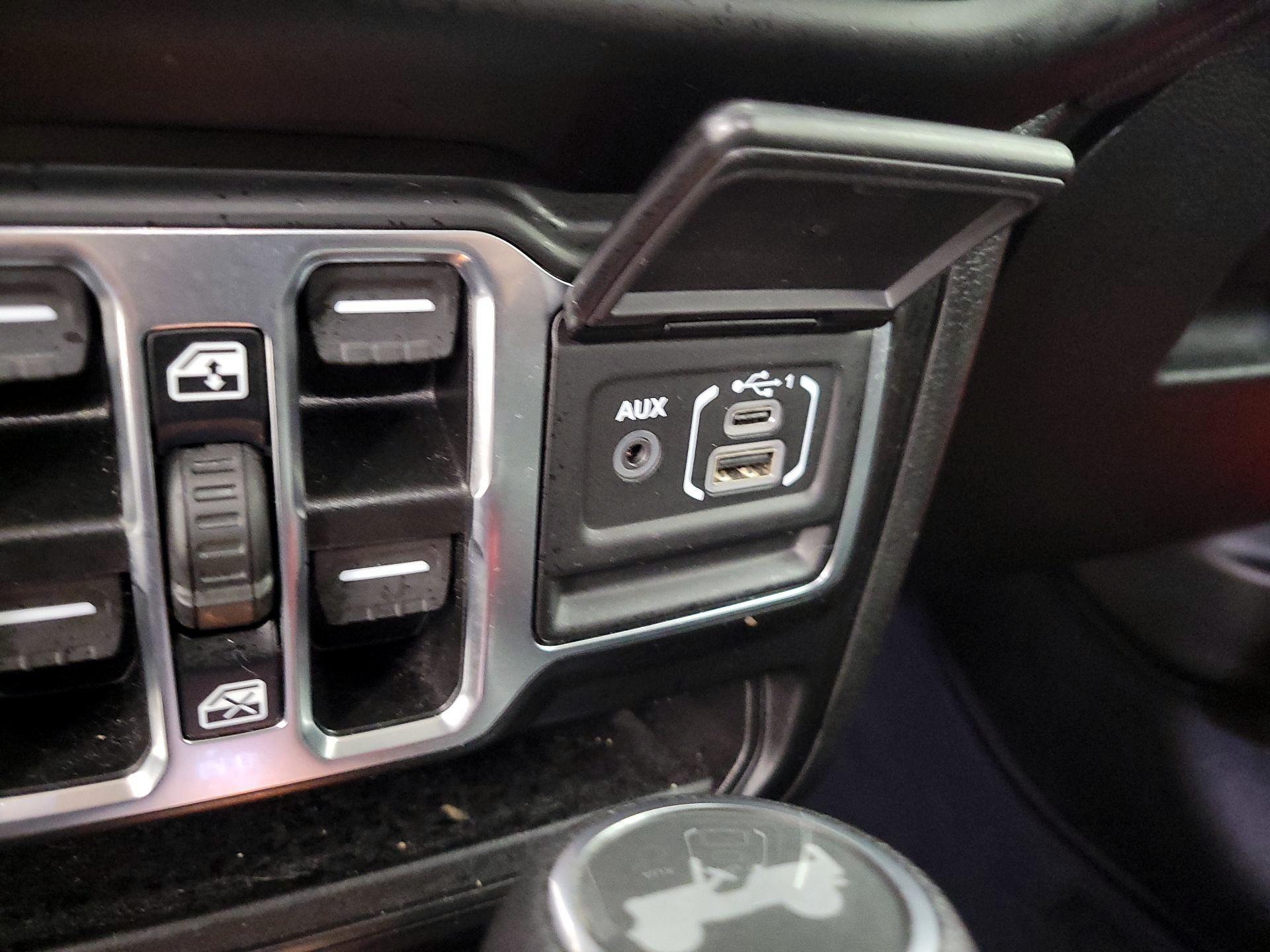 Thumbnail: 2021 Jeep Wrangler - 18