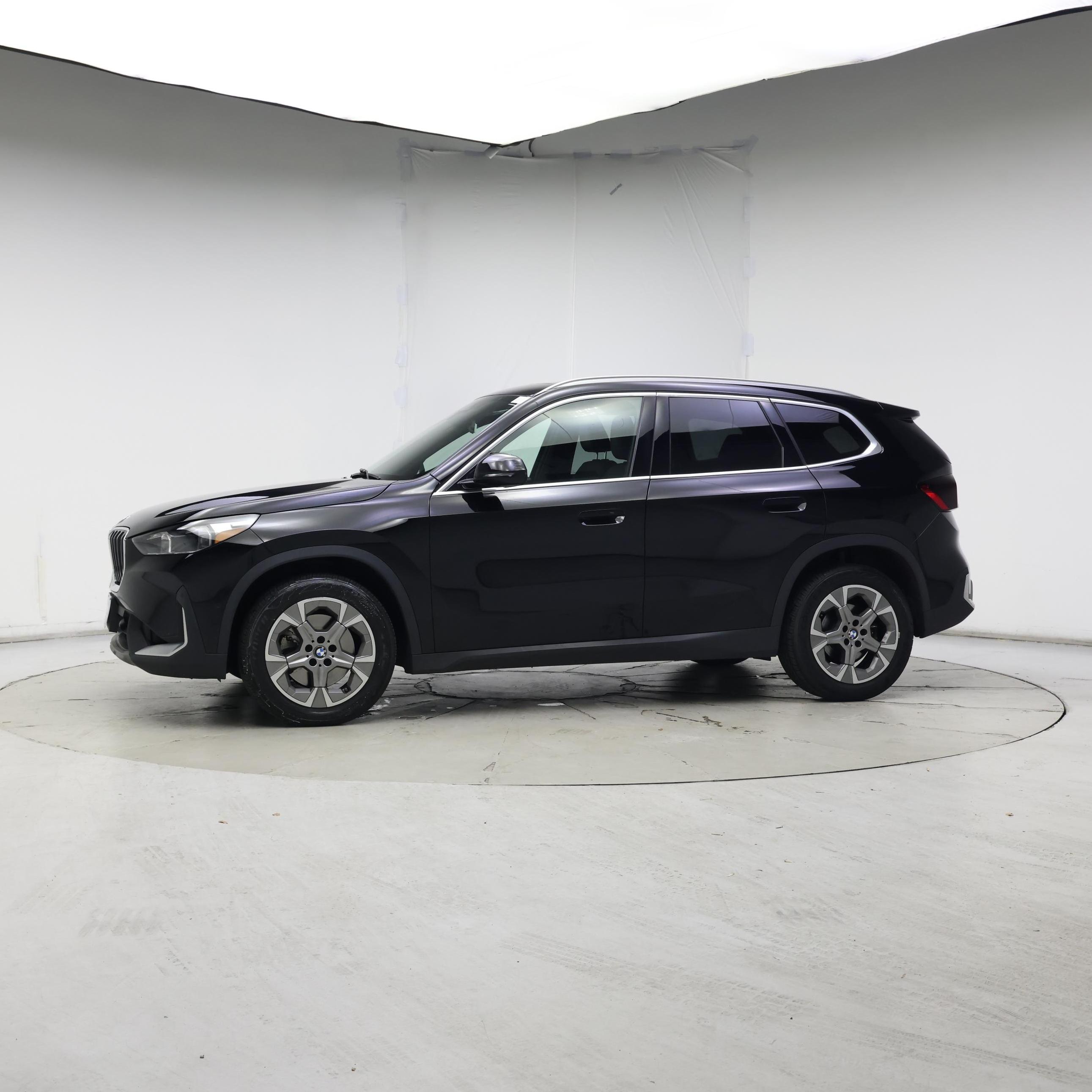 Thumbnail: 2023 BMW X1 - 3