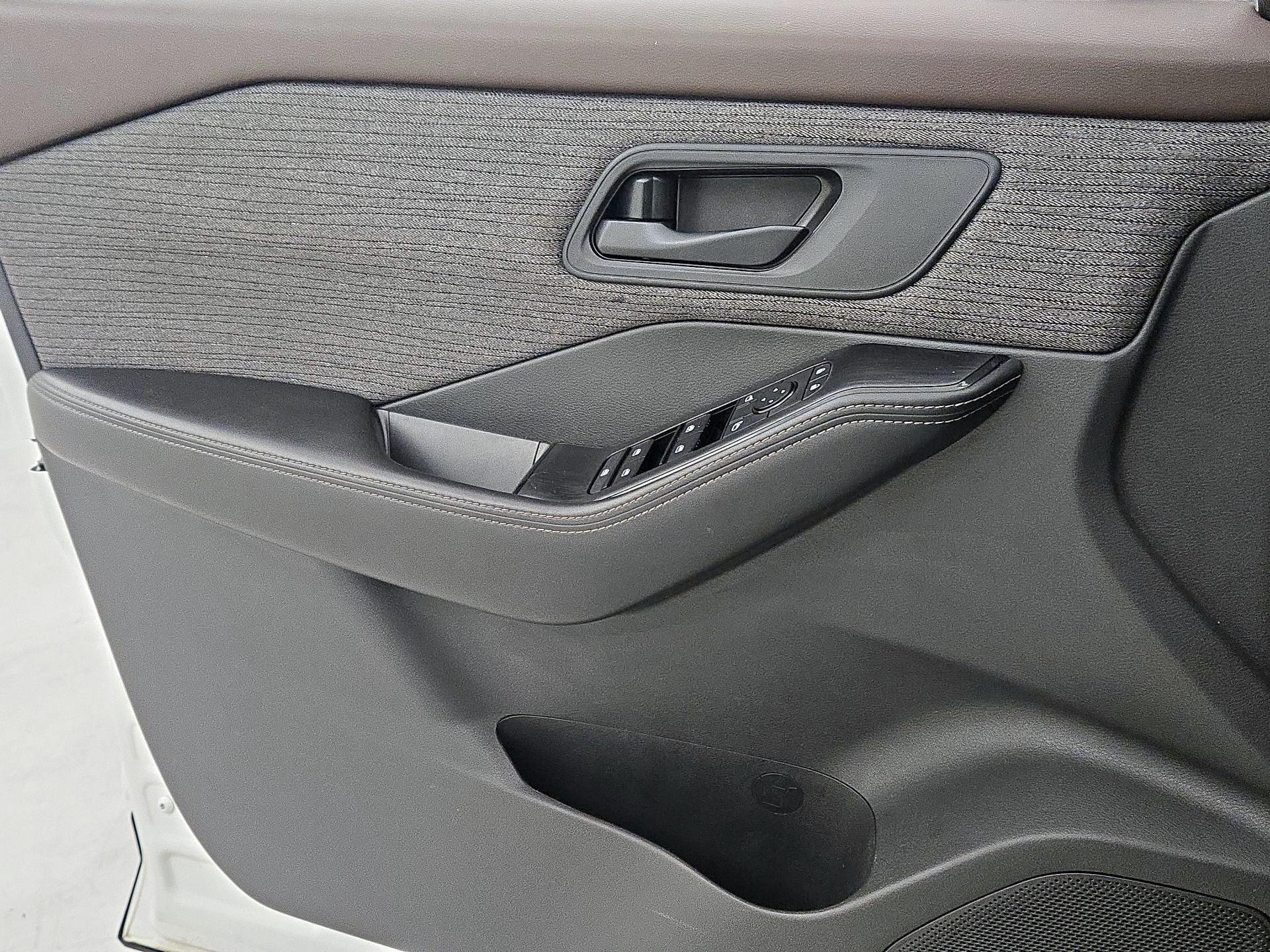 Thumbnail: 2021 Nissan Rogue - 12