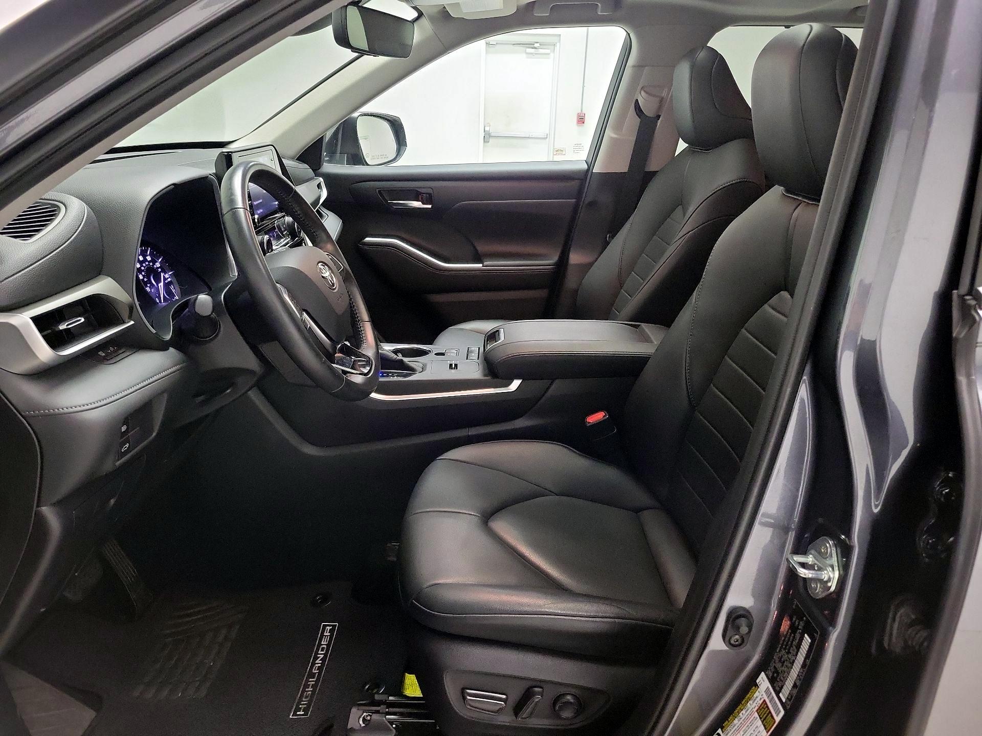 Thumbnail: 2020 Toyota Highlander - 11