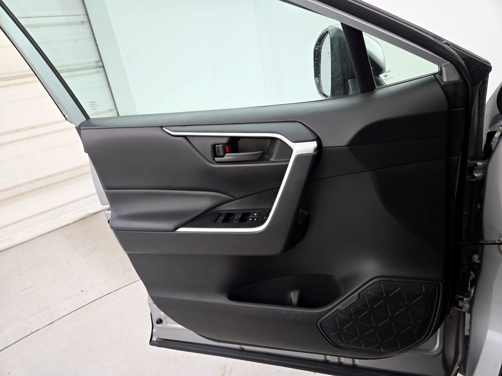 Thumbnail: 2021 Toyota RAV4 - 12