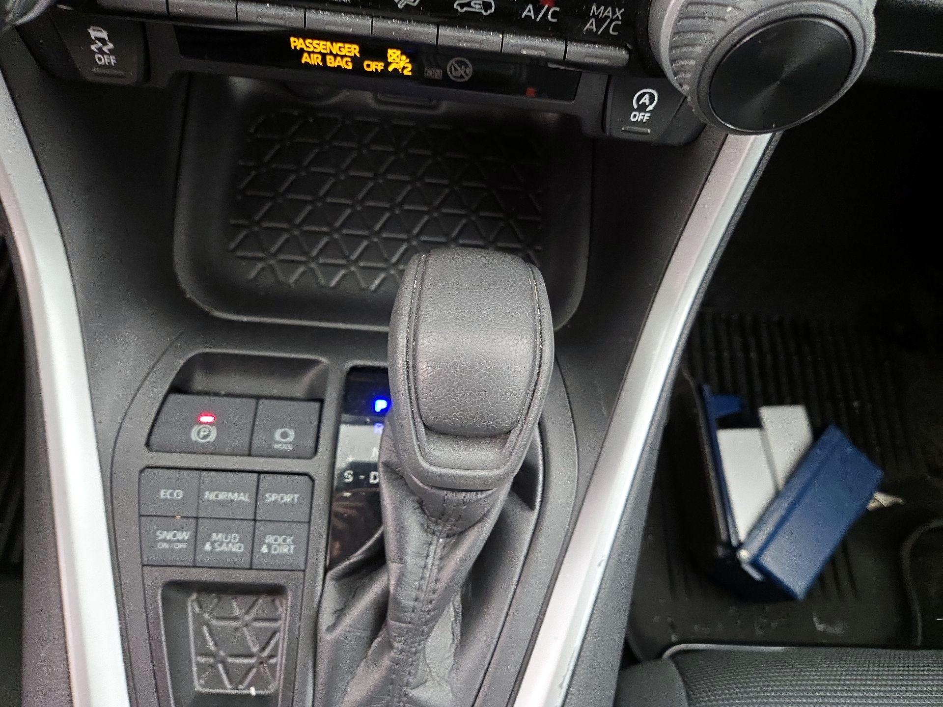 Thumbnail: 2021 Toyota RAV4 - 17