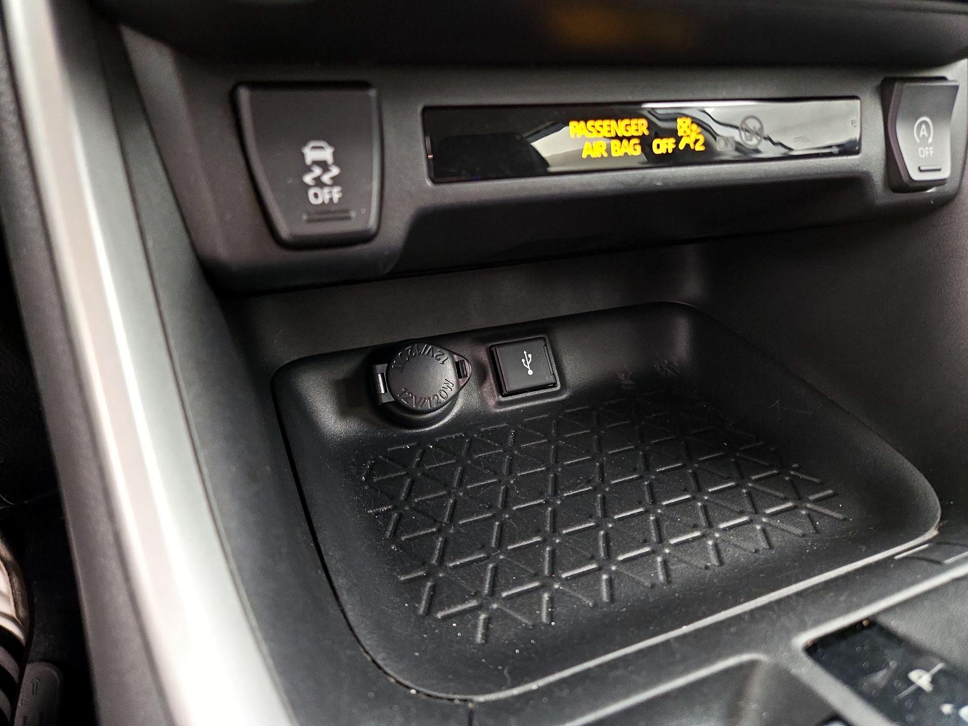 Thumbnail: 2021 Toyota RAV4 - 18