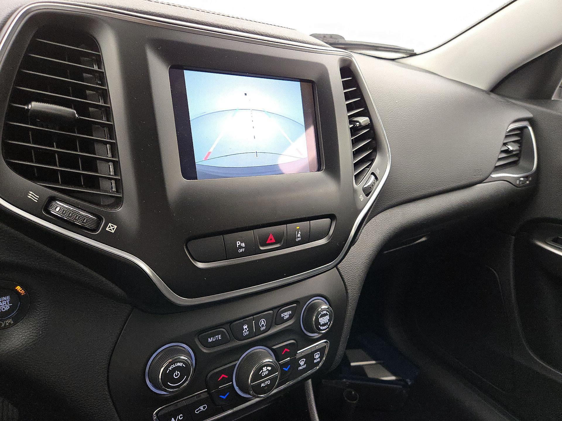 Thumbnail: 2020 Jeep Cherokee - 14