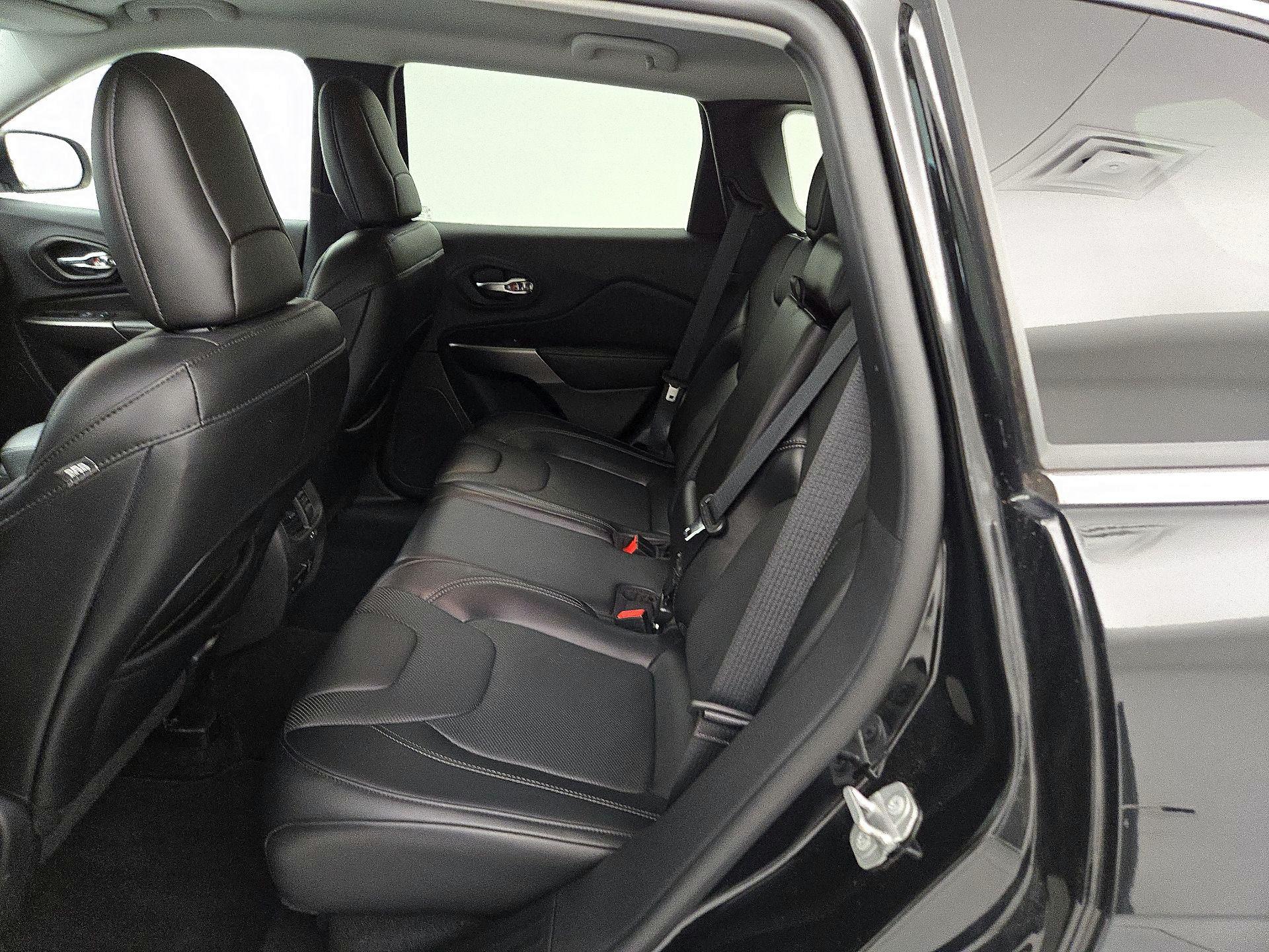 Thumbnail: 2020 Jeep Cherokee - 19