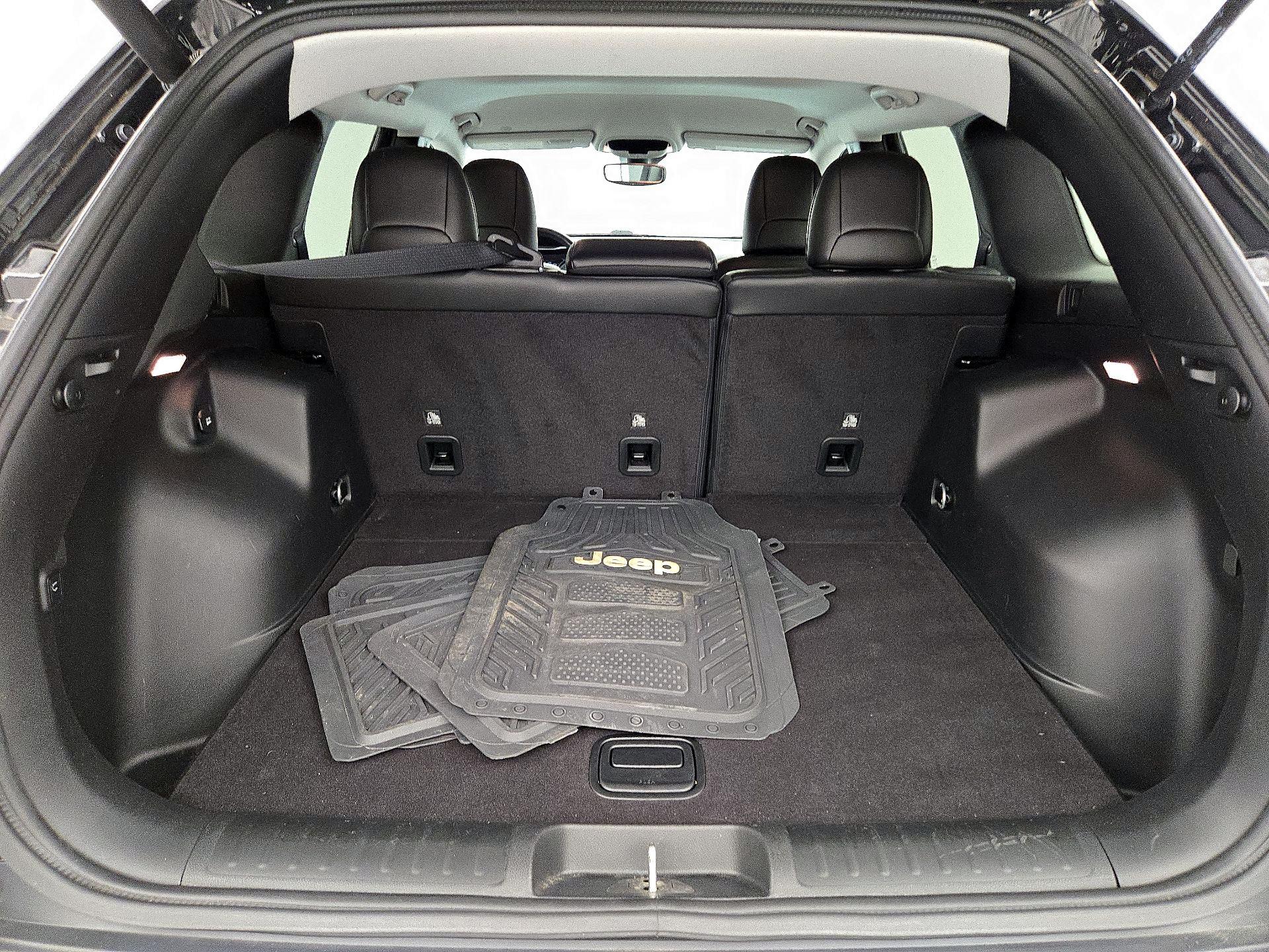 Thumbnail: 2020 Jeep Cherokee - 20