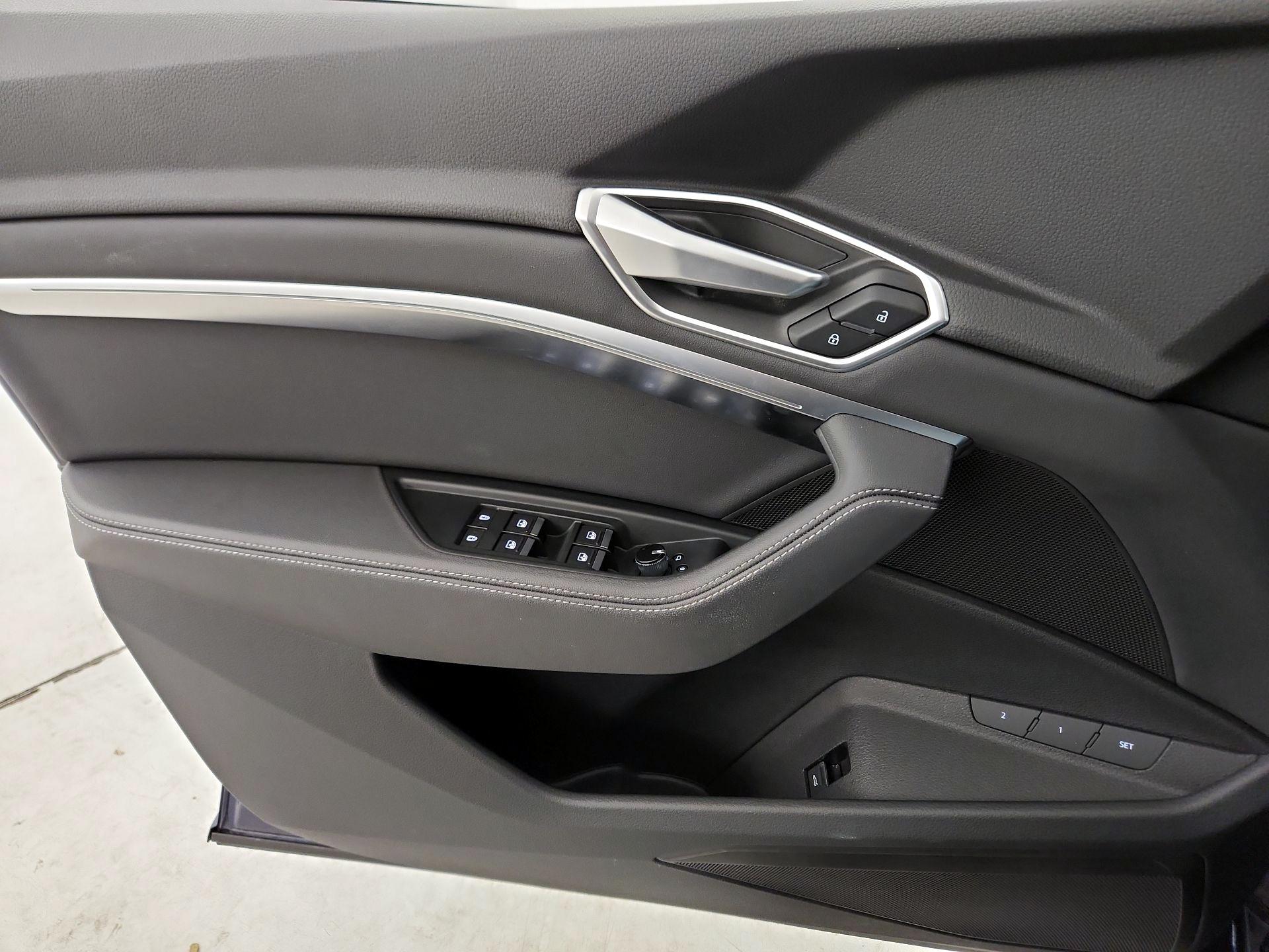 Thumbnail: 2021 Audi e-tron - 12