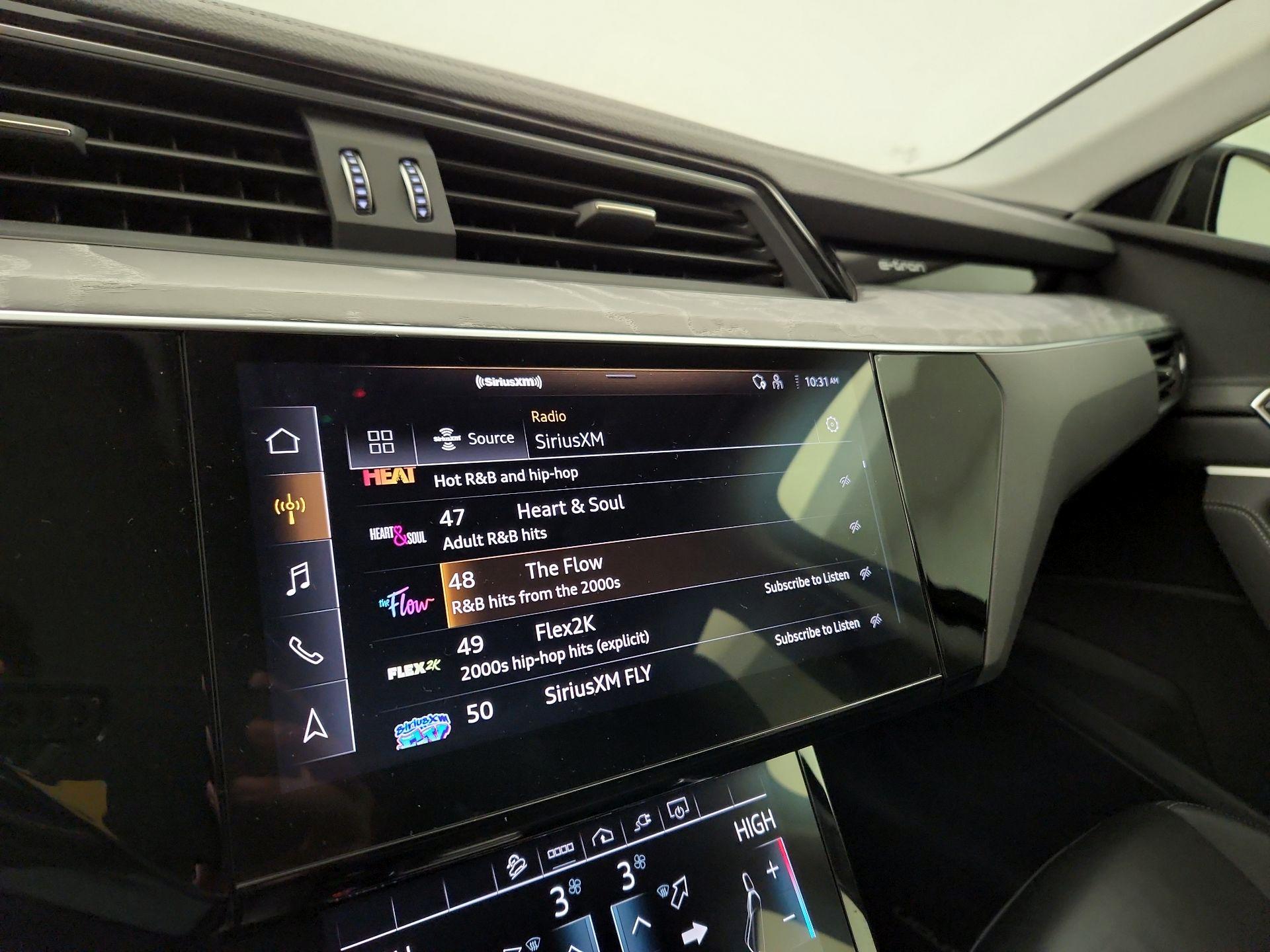 Thumbnail: 2021 Audi e-tron - 15