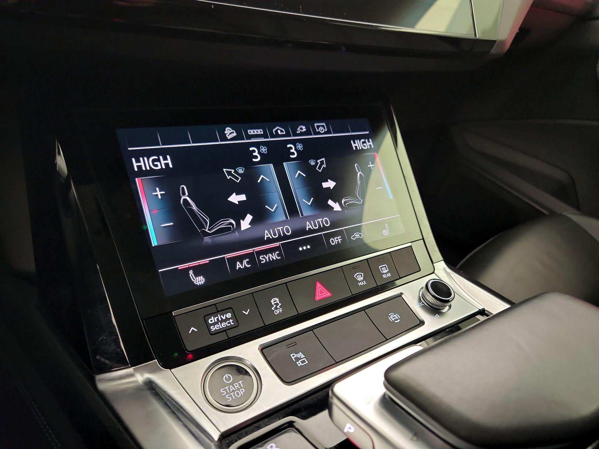 Thumbnail: 2021 Audi e-tron - 16