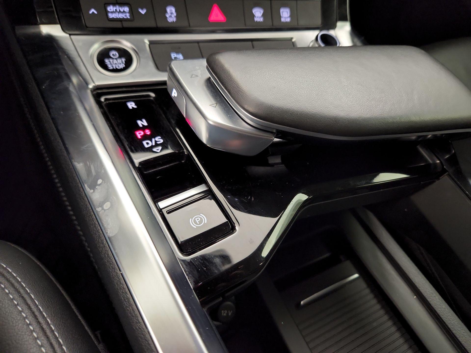 Thumbnail: 2021 Audi e-tron - 17