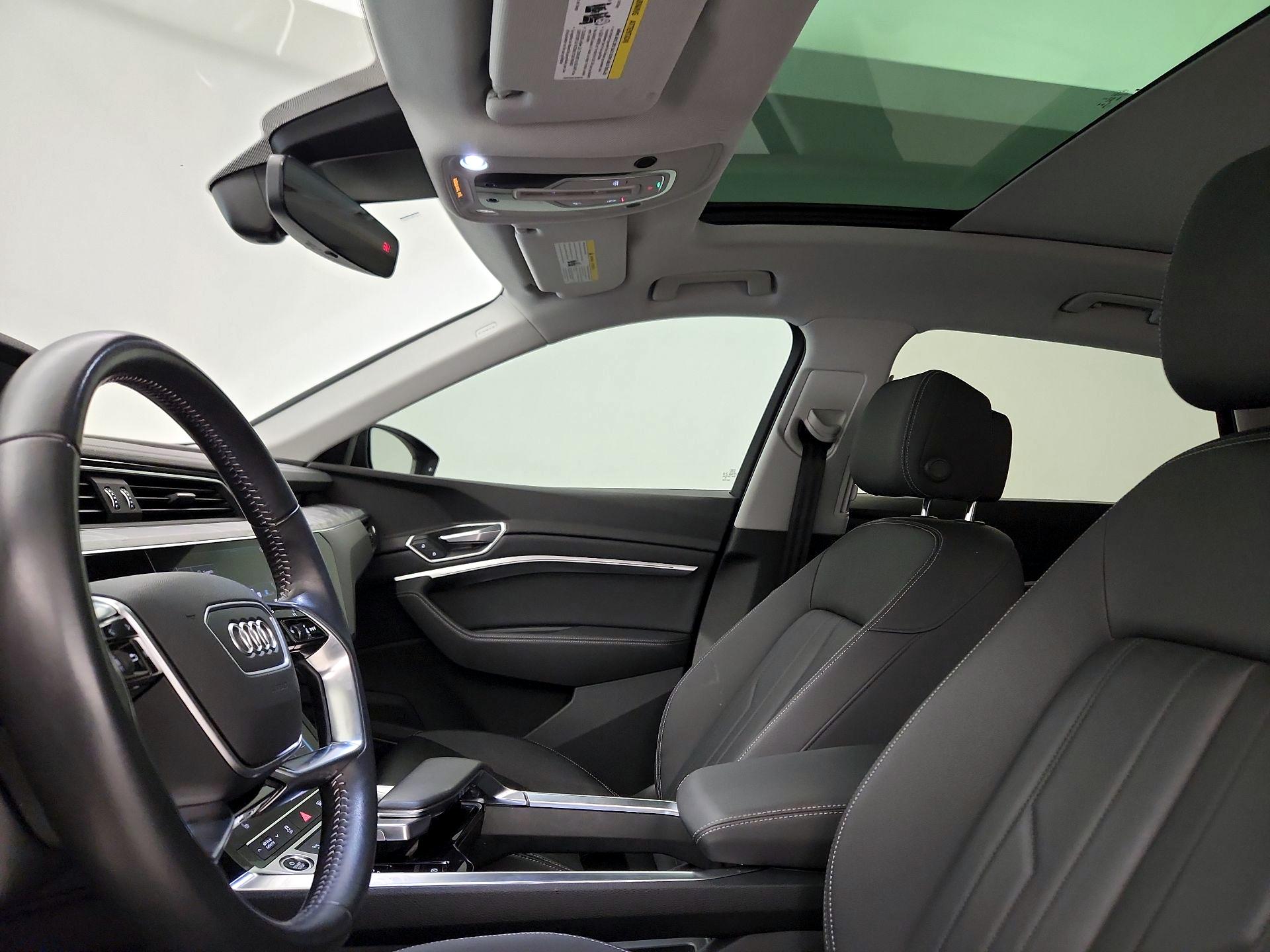 Thumbnail: 2021 Audi e-tron - 18