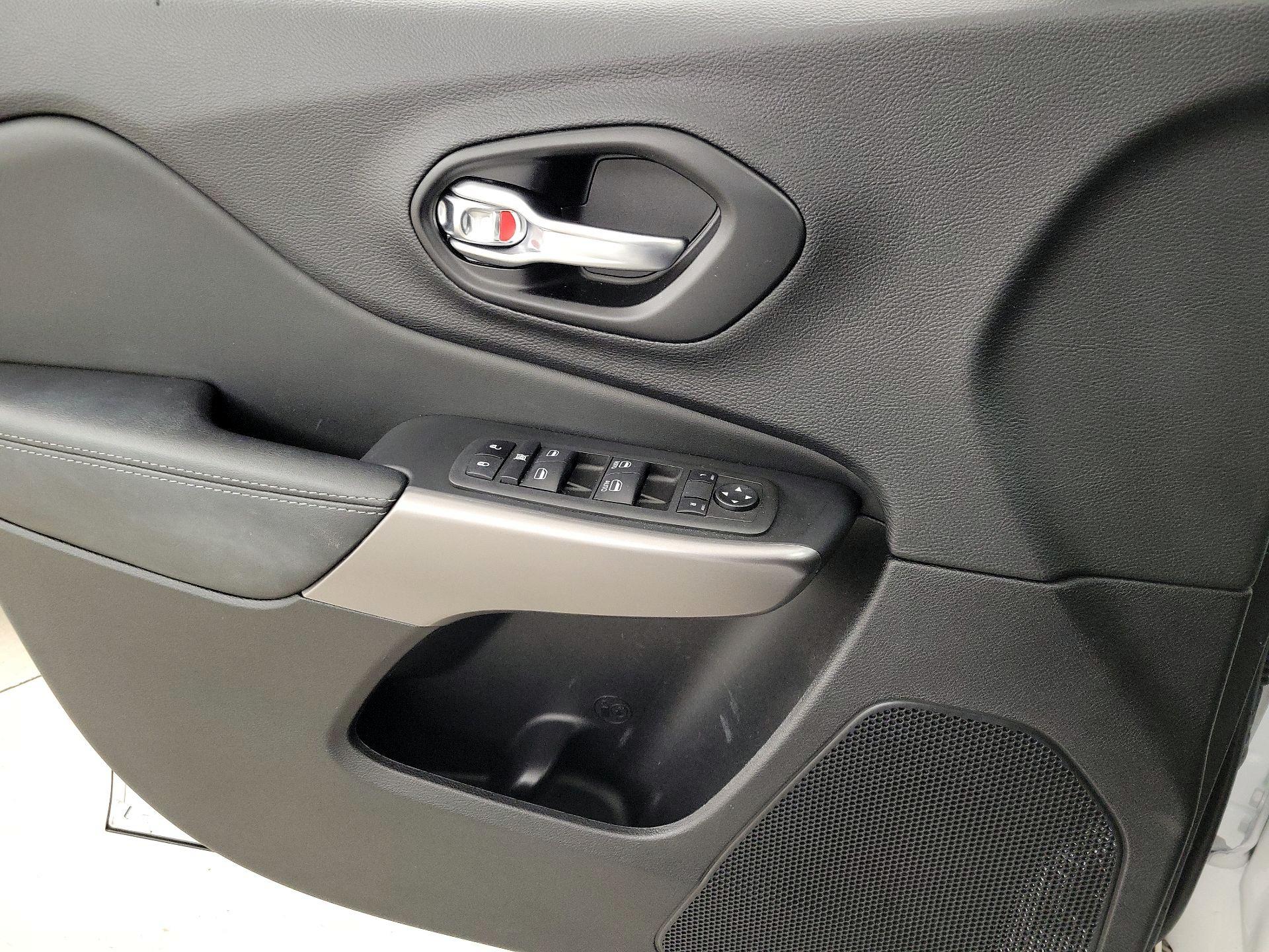 Thumbnail: 2022 Jeep Cherokee - 12