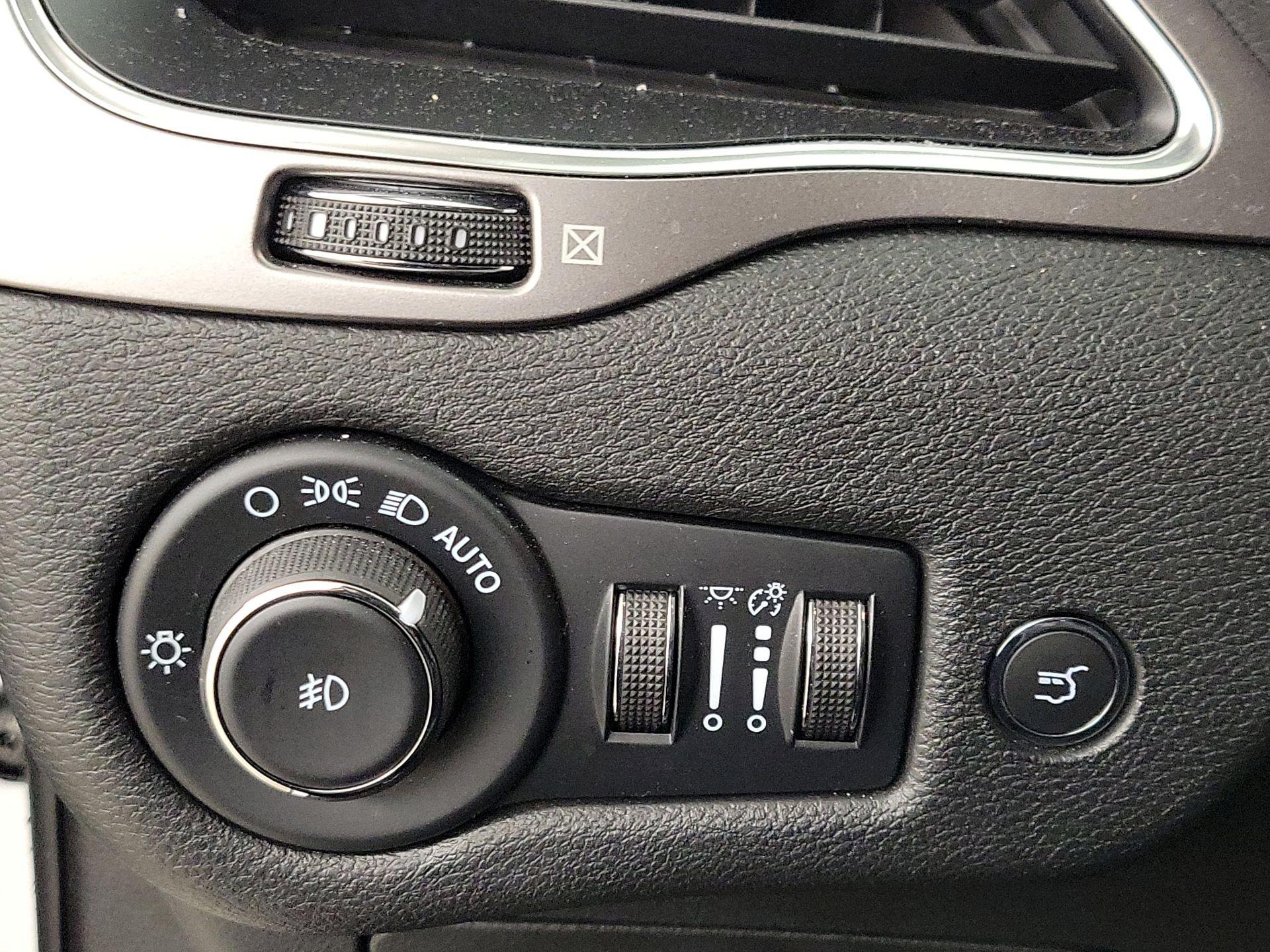 Thumbnail: 2022 Jeep Cherokee - 13