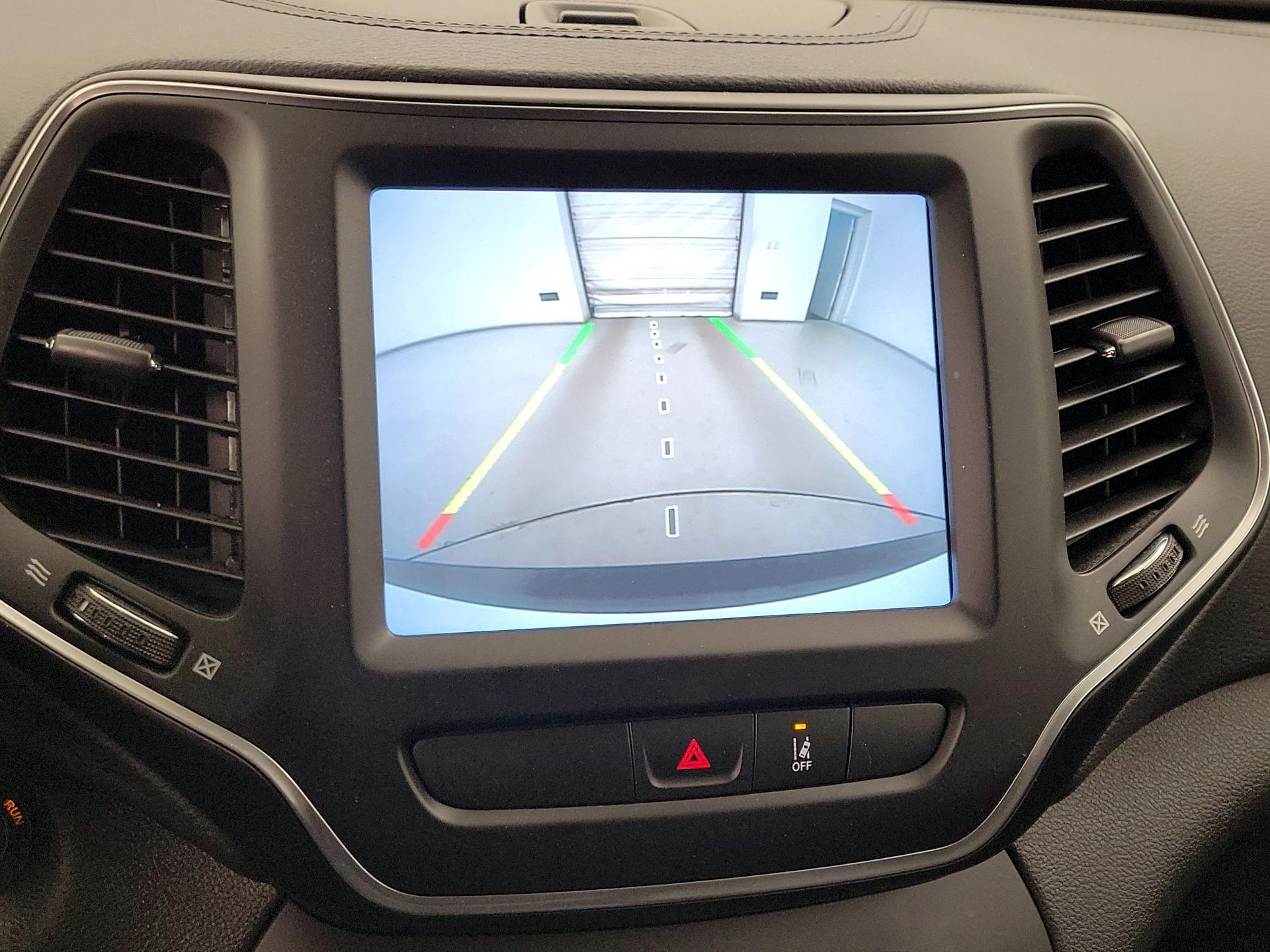 Thumbnail: 2022 Jeep Cherokee - 14