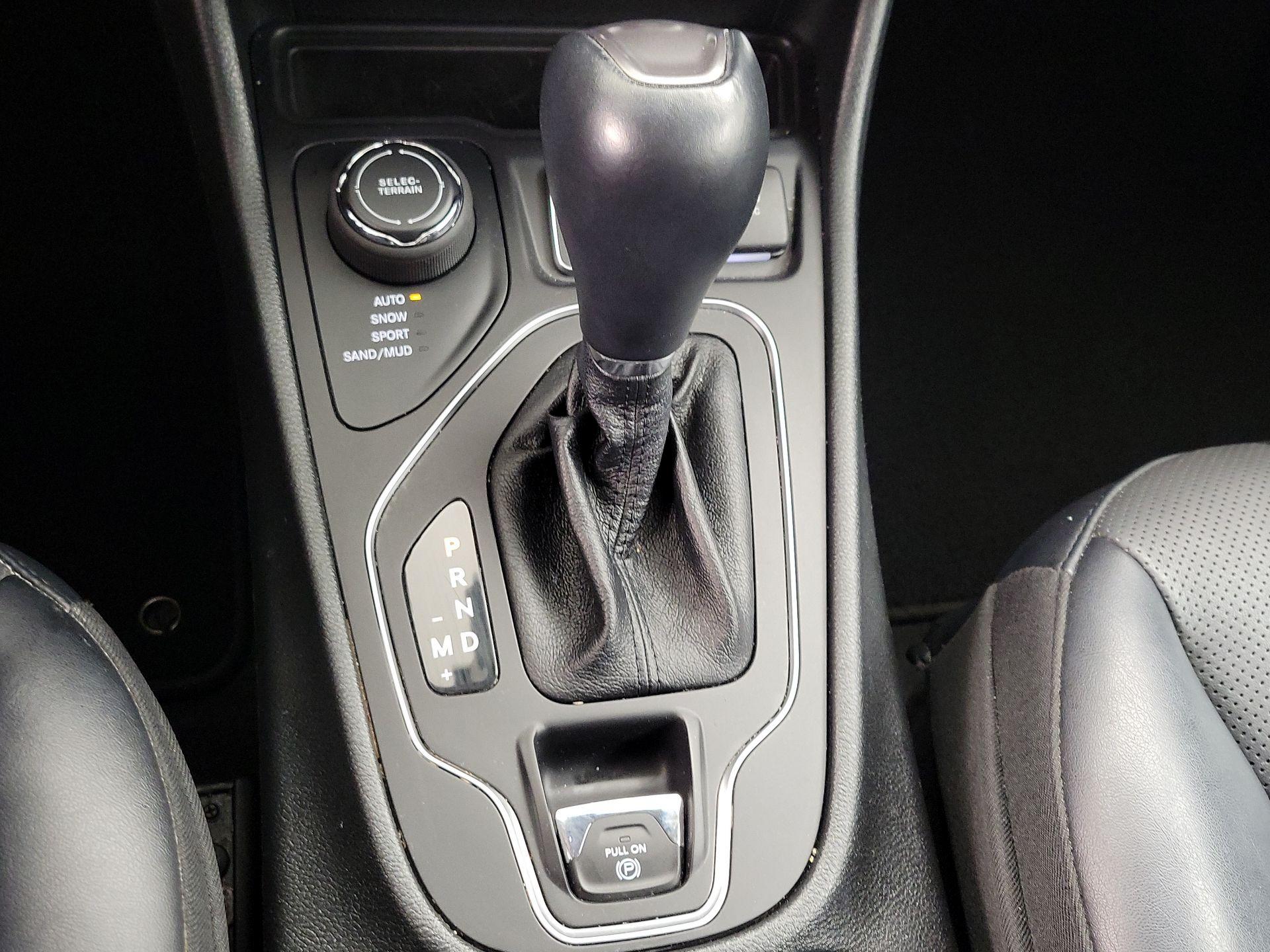 Thumbnail: 2022 Jeep Cherokee - 17