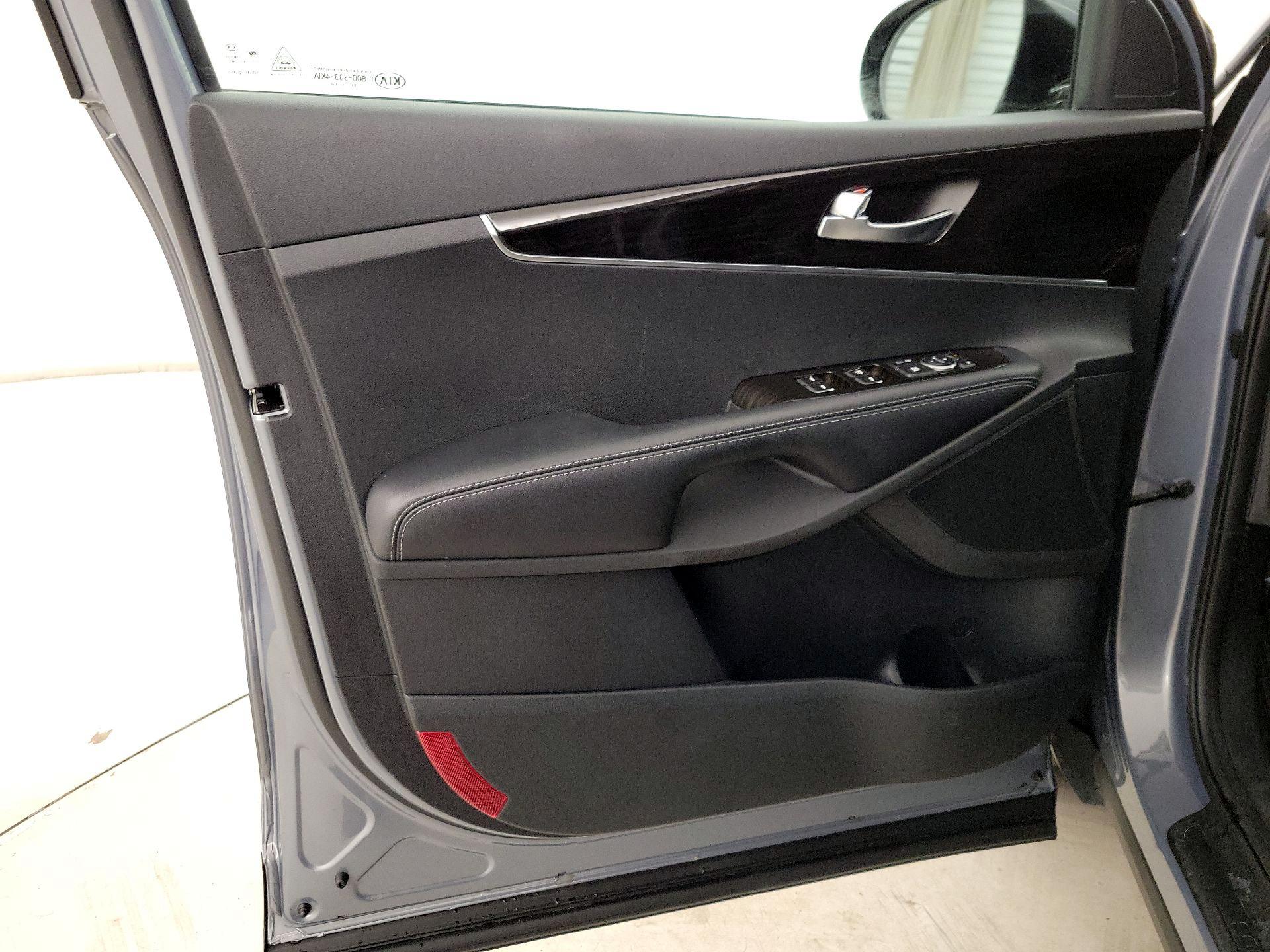 Thumbnail: 2020 Kia Sorento - 12