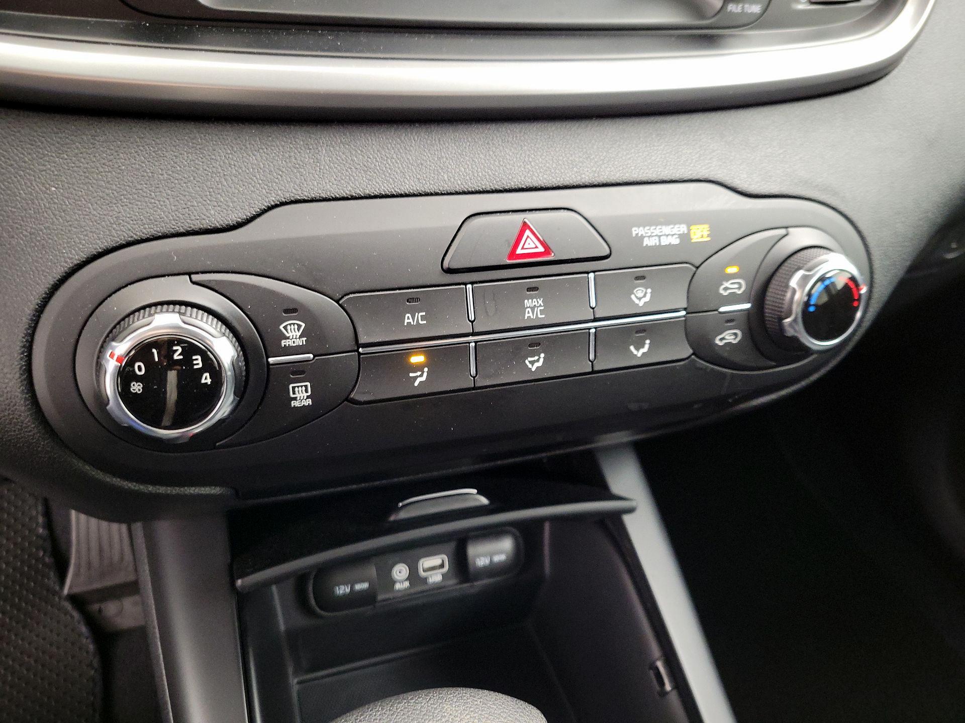 Thumbnail: 2020 Kia Sorento - 16