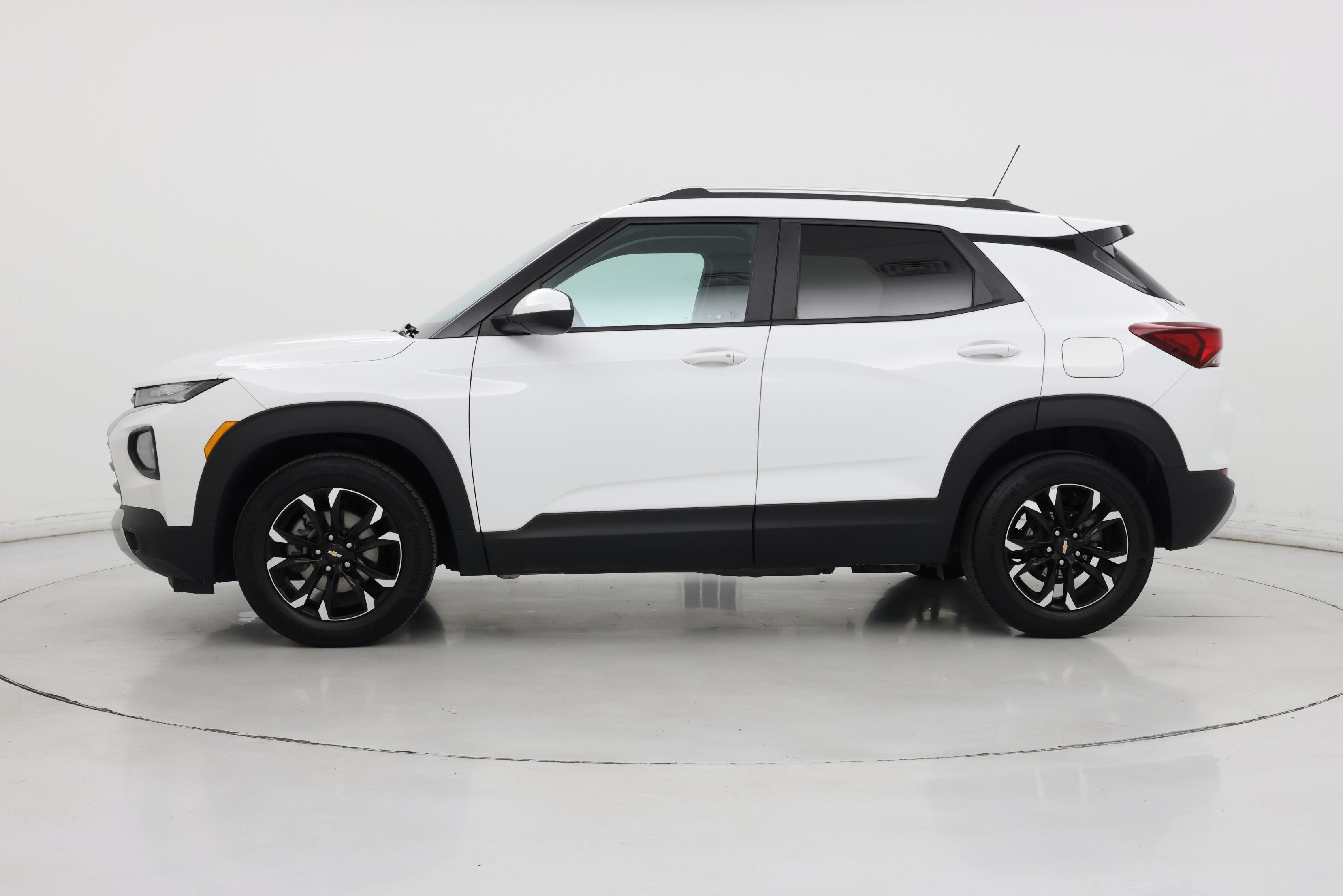 Thumbnail: 2022 Chevrolet TrailBlazer - 3