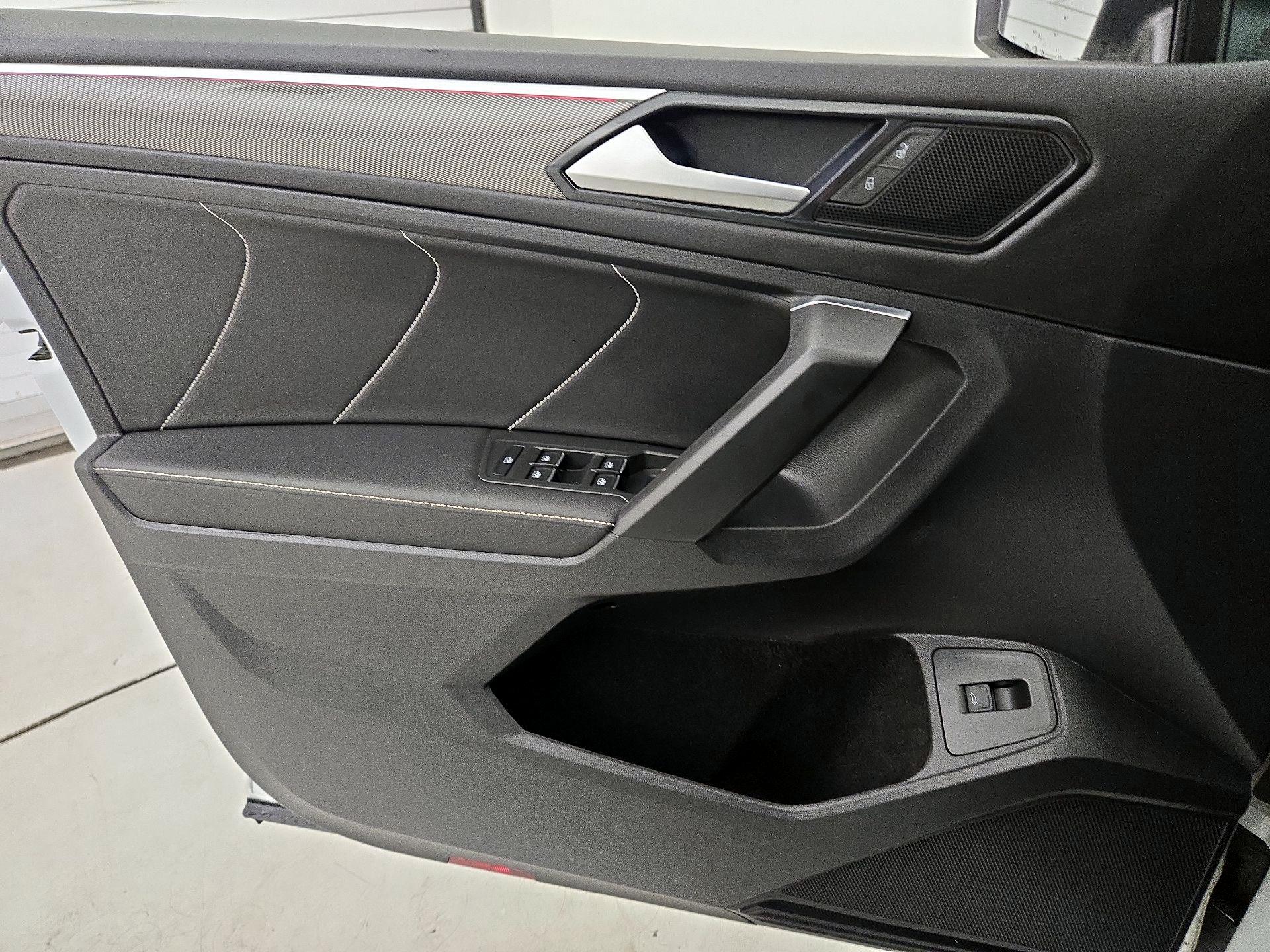 Thumbnail: 2022 Volkswagen Tiguan - 12