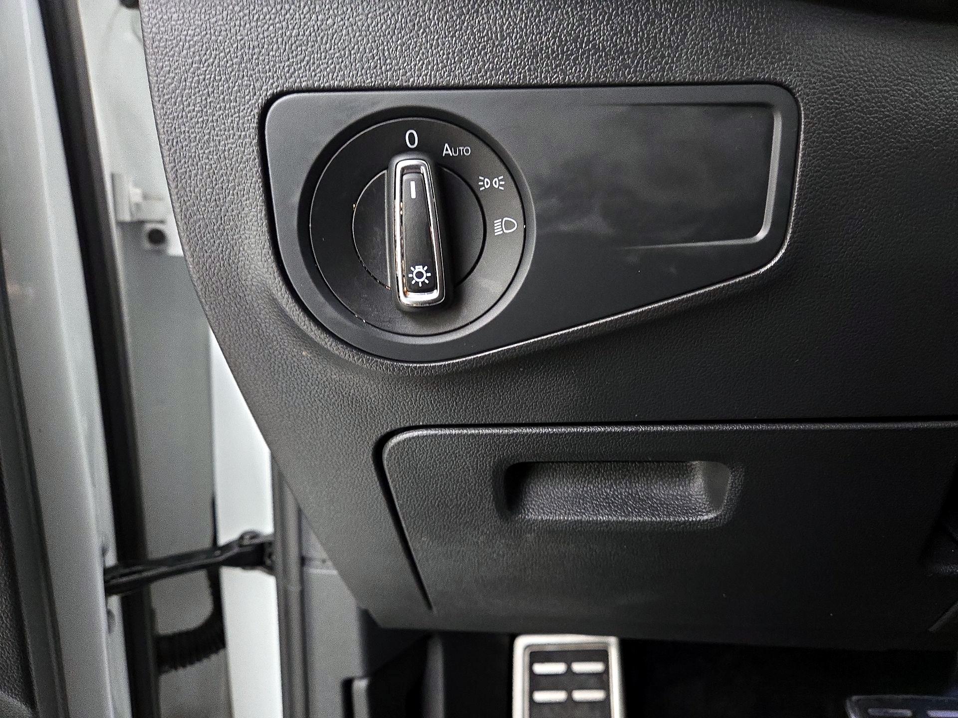 Thumbnail: 2022 Volkswagen Tiguan - 13