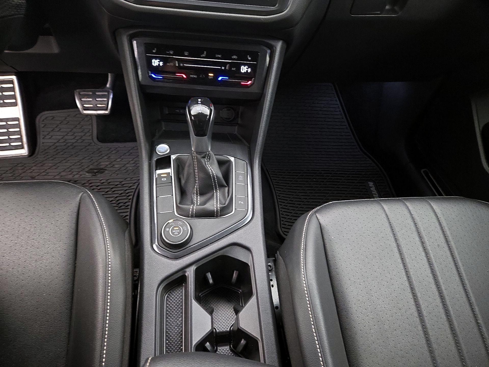 Thumbnail: 2022 Volkswagen Tiguan - 17