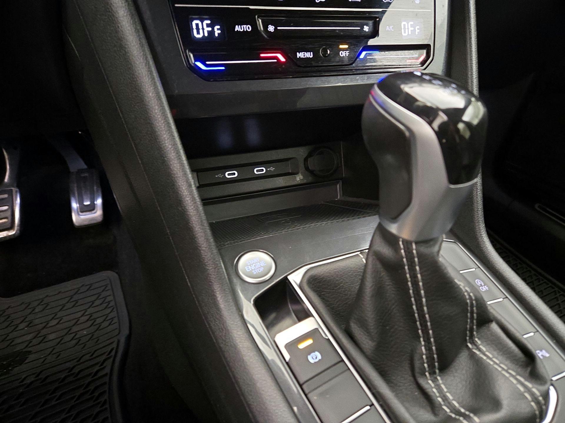 Thumbnail: 2022 Volkswagen Tiguan - 18