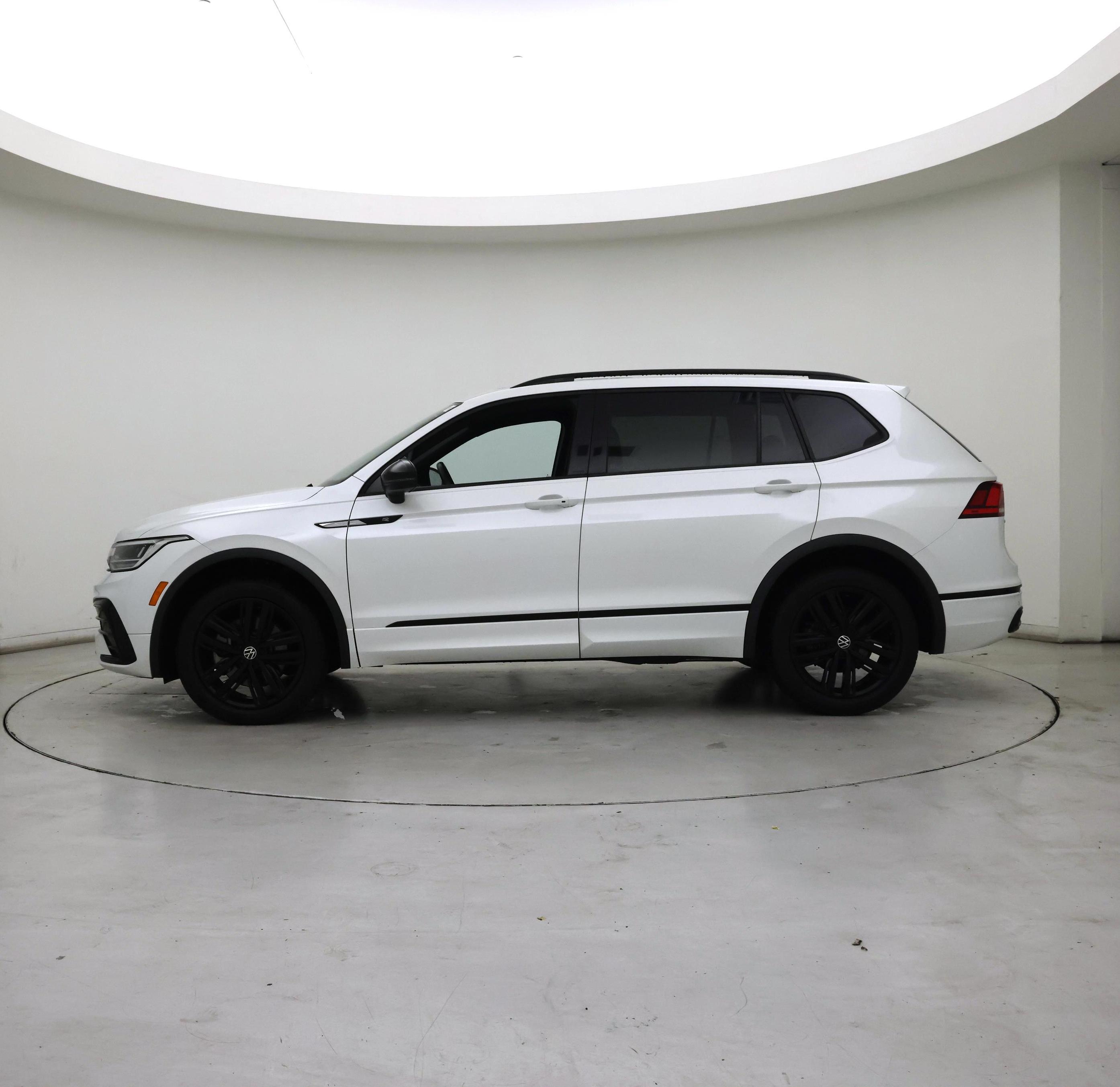 Thumbnail: 2022 Volkswagen Tiguan - 3