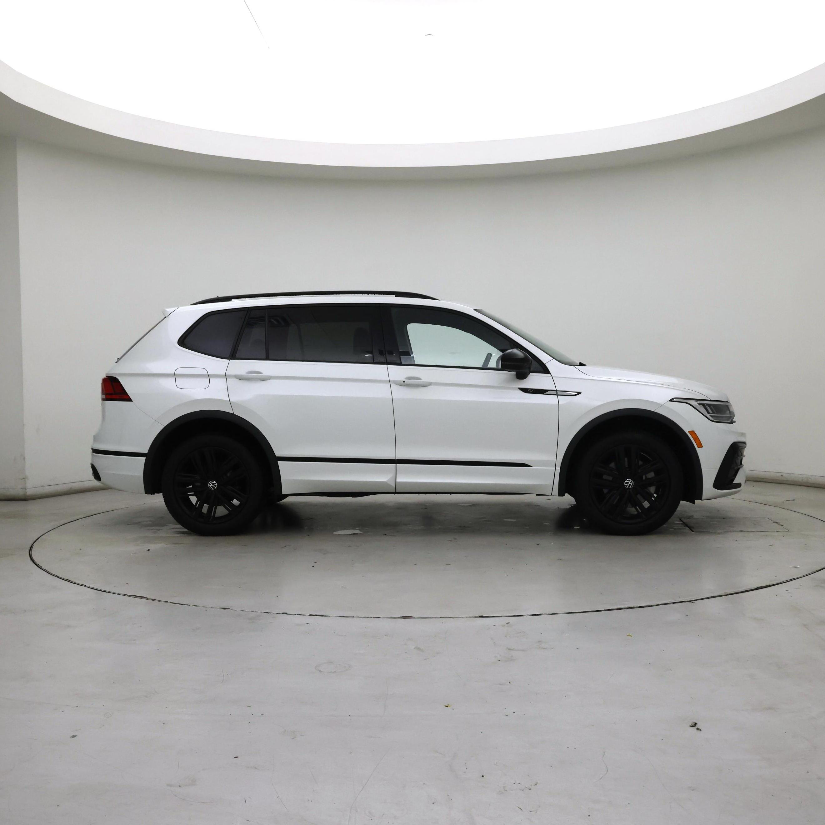 Thumbnail: 2022 Volkswagen Tiguan - 7