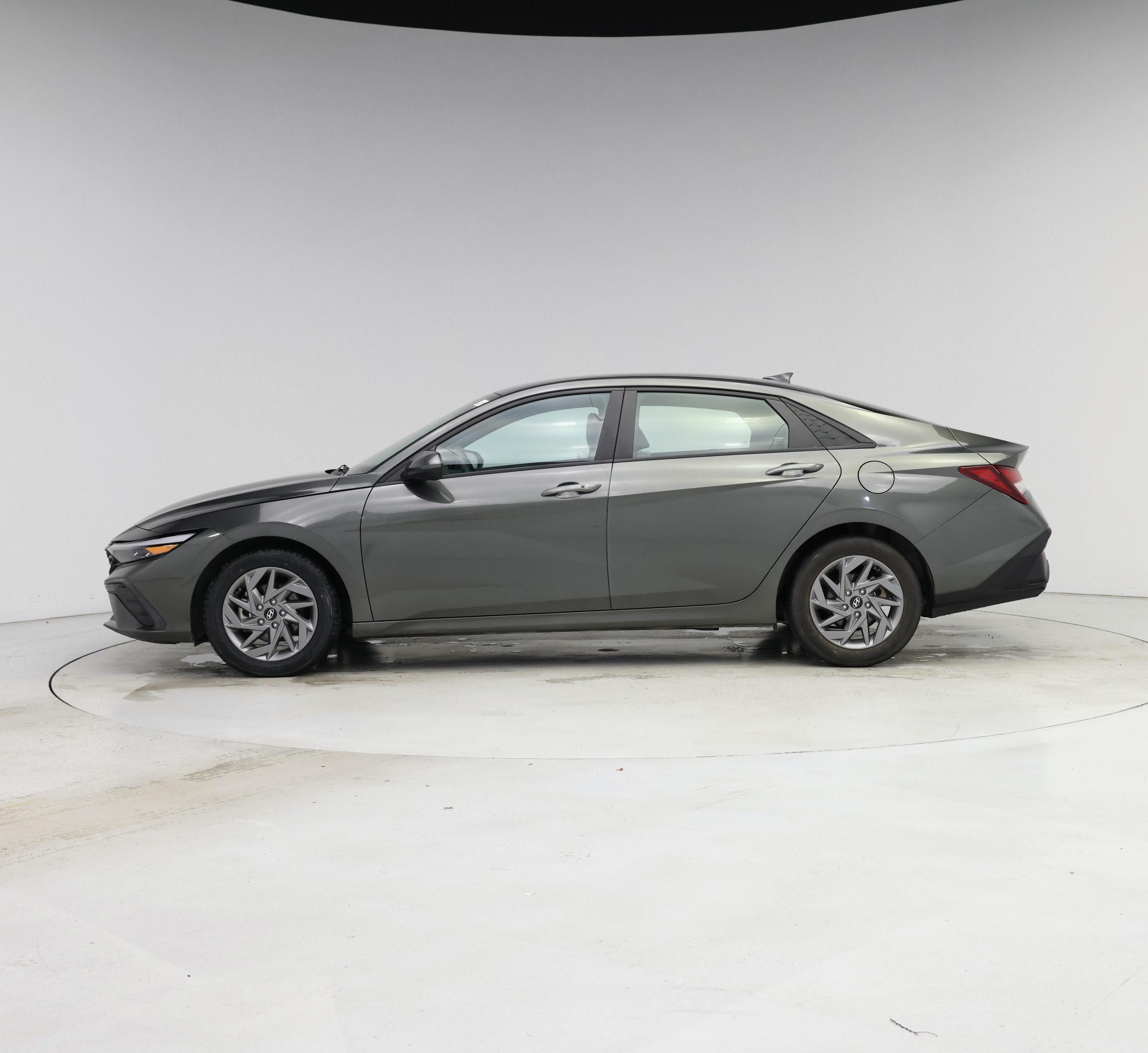 Thumbnail: 2024 Hyundai Elantra - 3