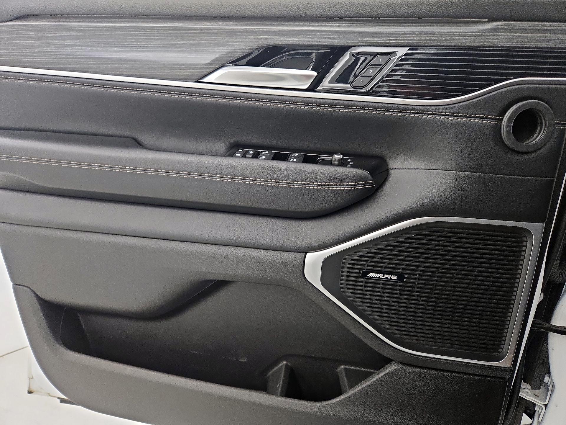 Thumbnail: 2024 Jeep Wagoneer - 12