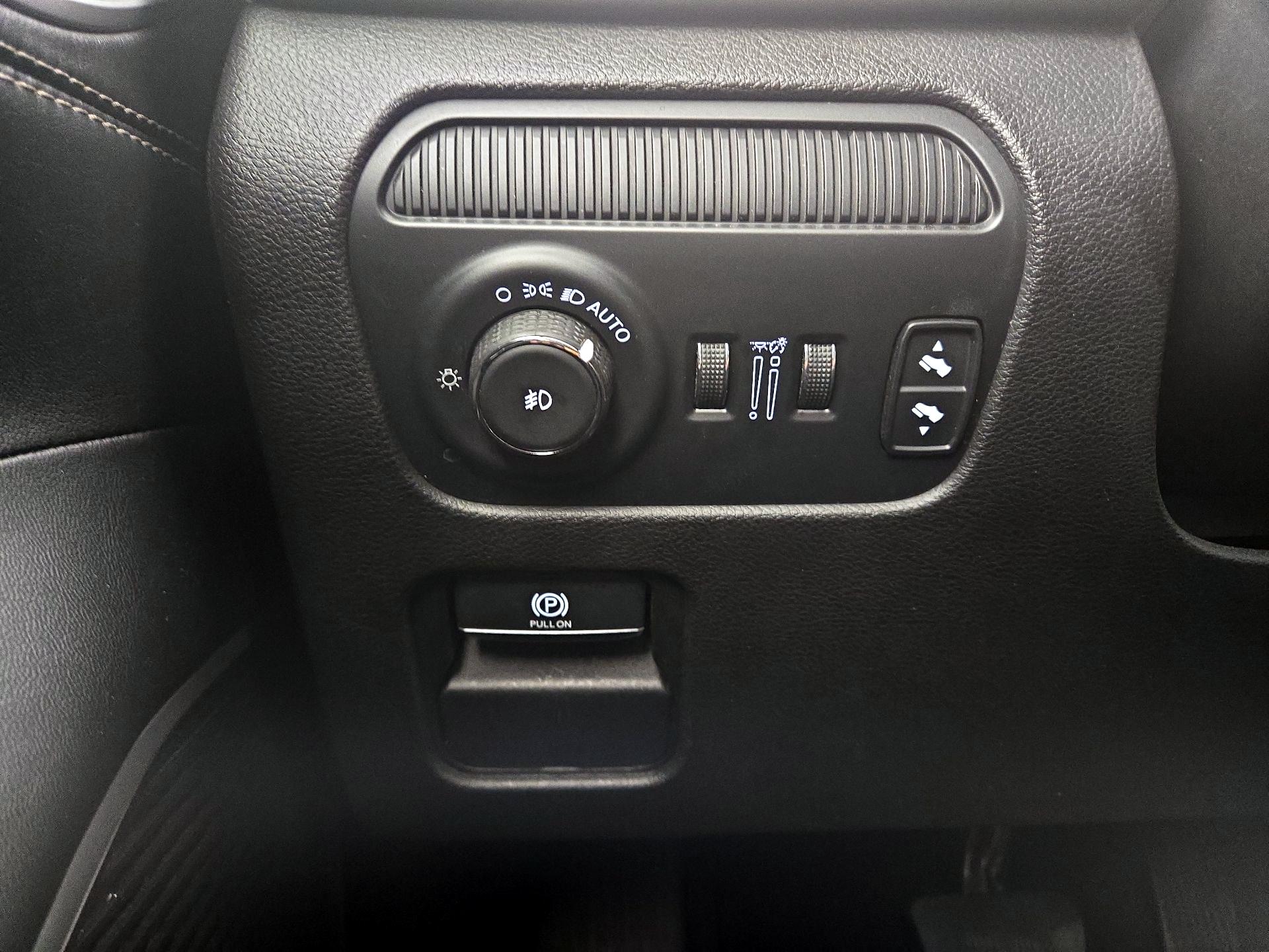 Thumbnail: 2024 Jeep Wagoneer - 13