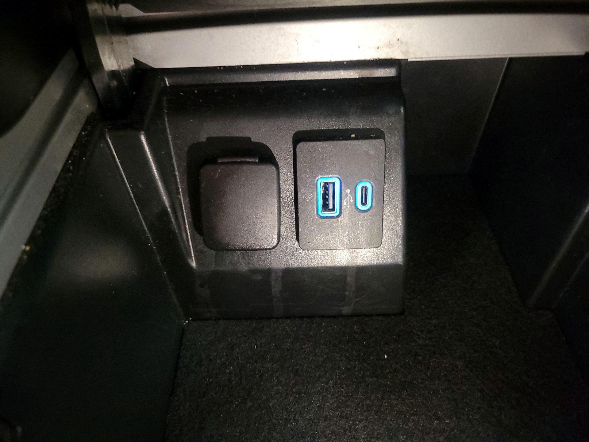 Thumbnail: 2022 Ford Explorer - 19