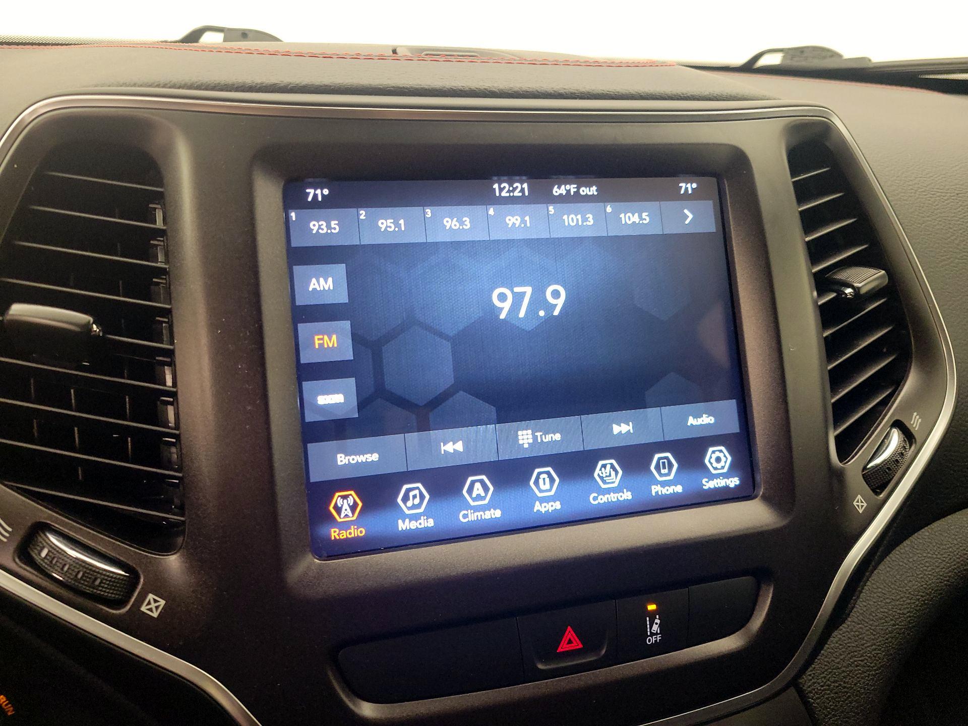 Thumbnail: 2022 Jeep Cherokee - 15