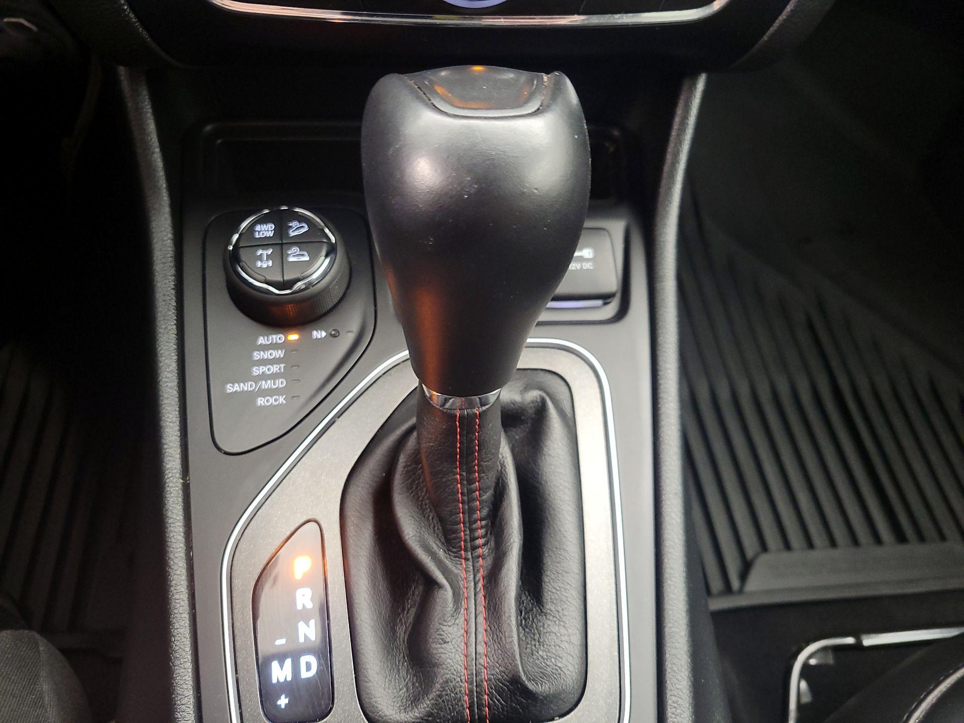 Thumbnail: 2022 Jeep Cherokee - 17