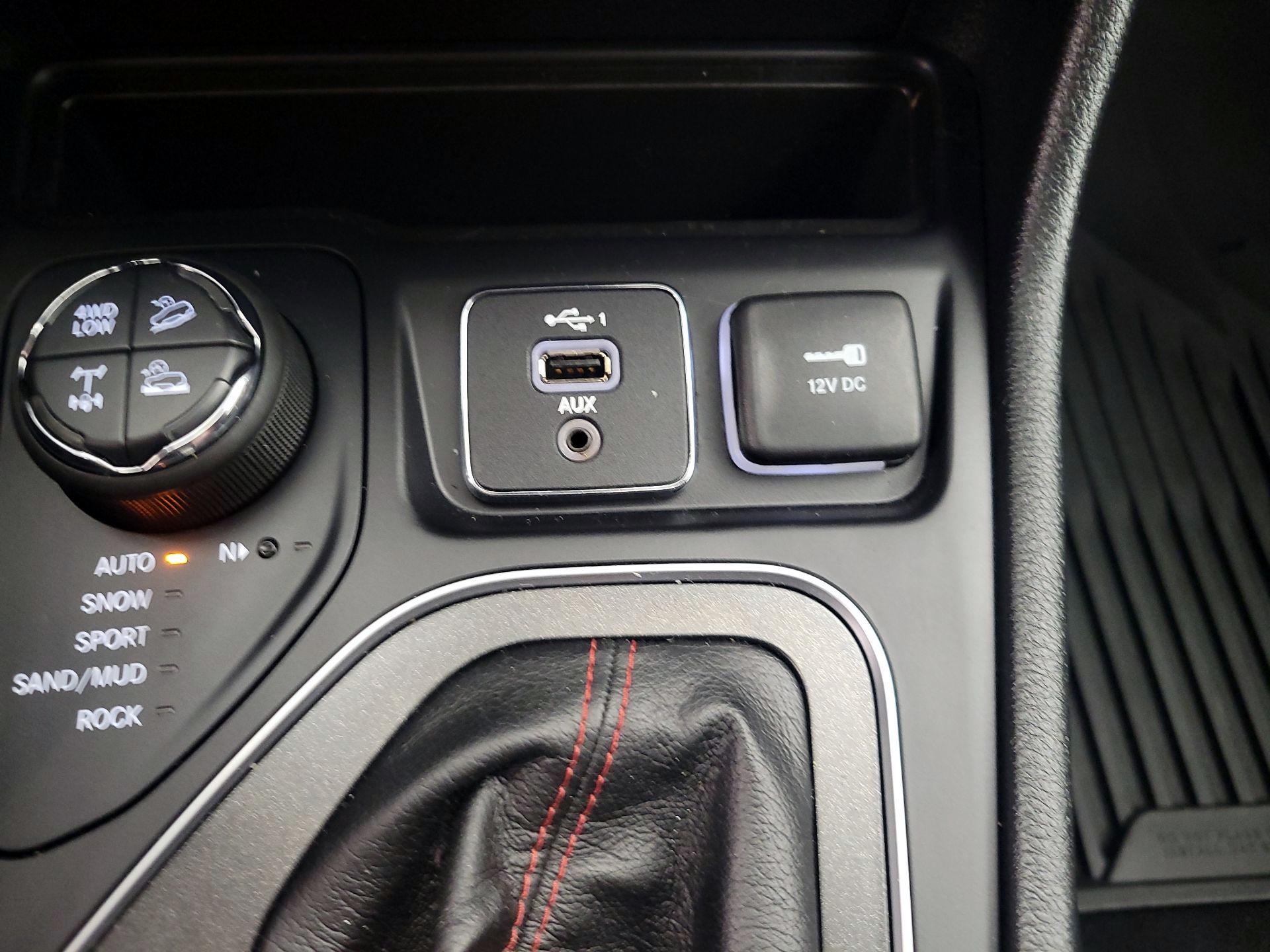 Thumbnail: 2022 Jeep Cherokee - 18