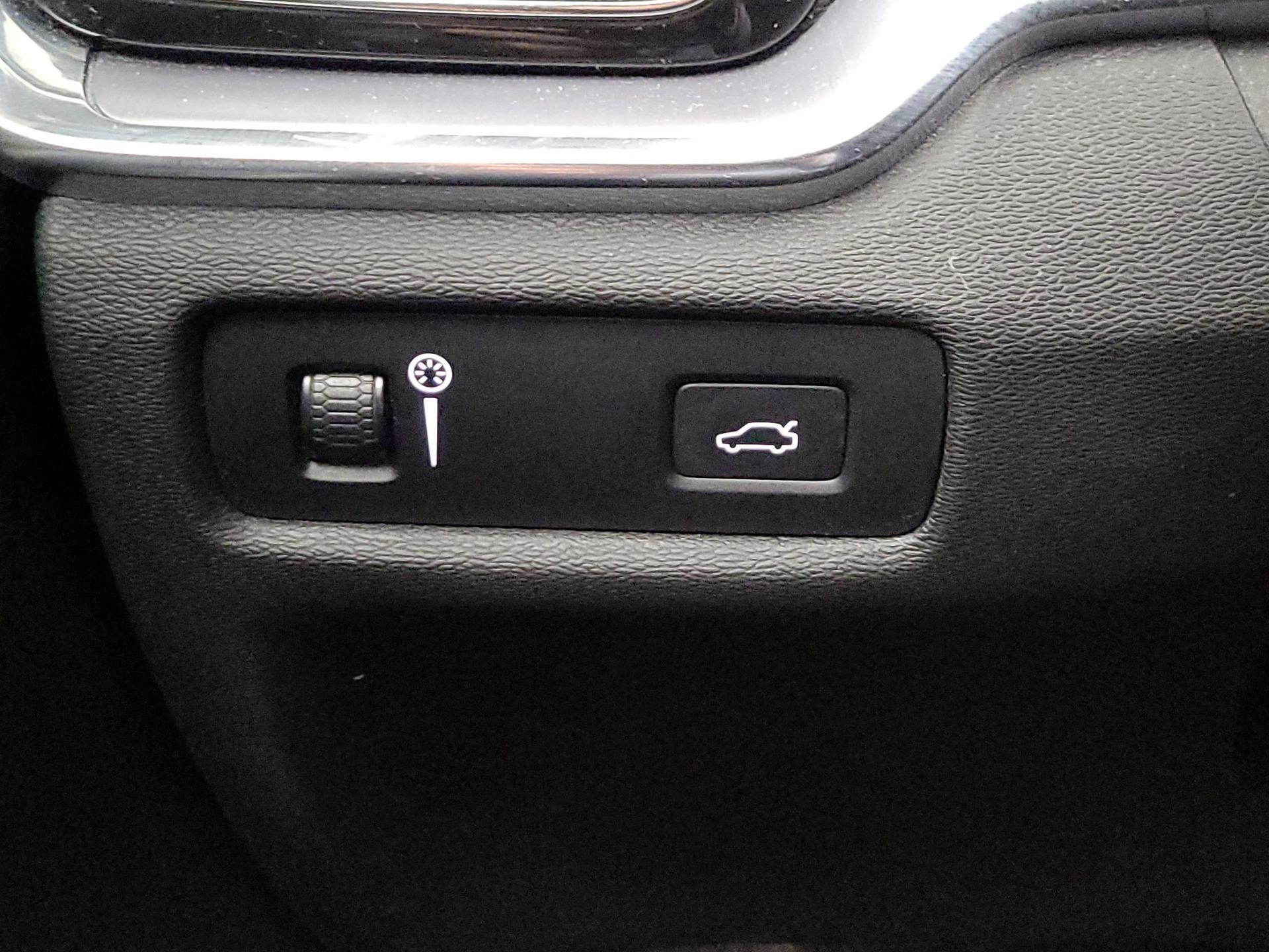 Thumbnail: 2019 Volvo S60 - 13