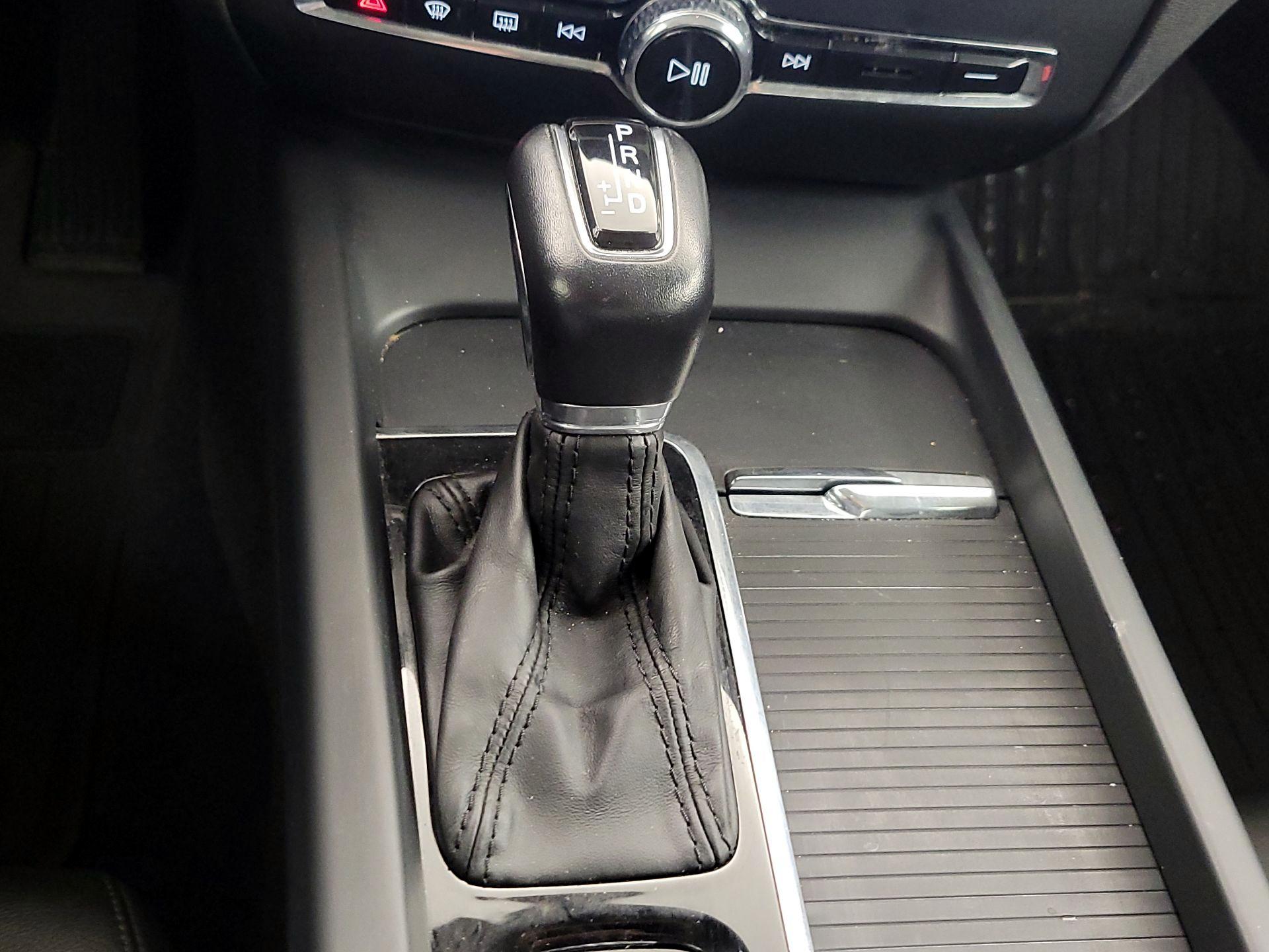 Thumbnail: 2019 Volvo S60 - 18