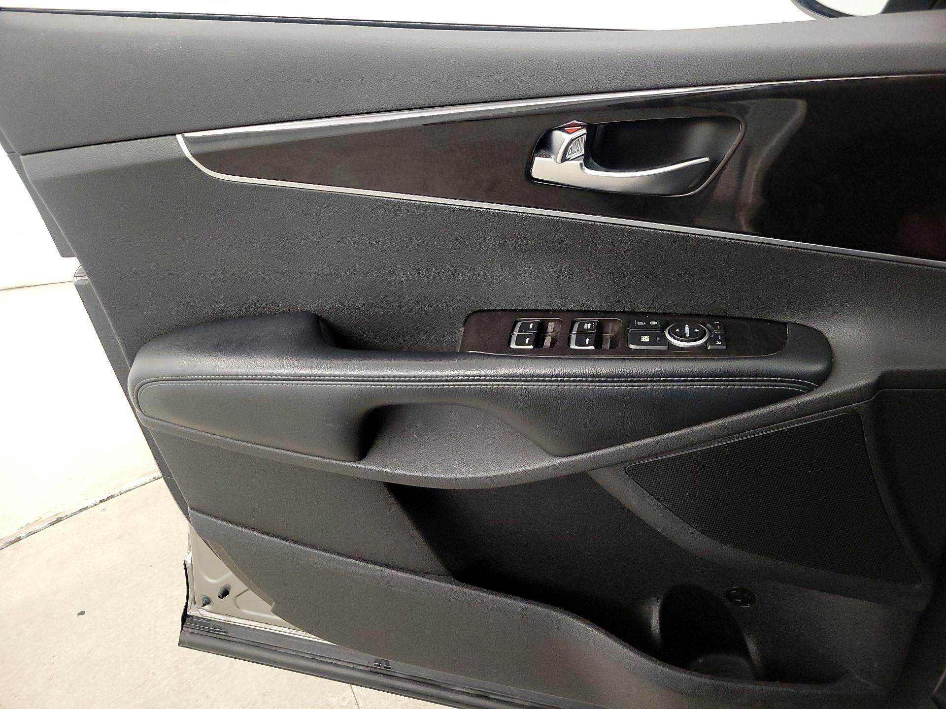 Thumbnail: 2017 Kia Sorento - 12