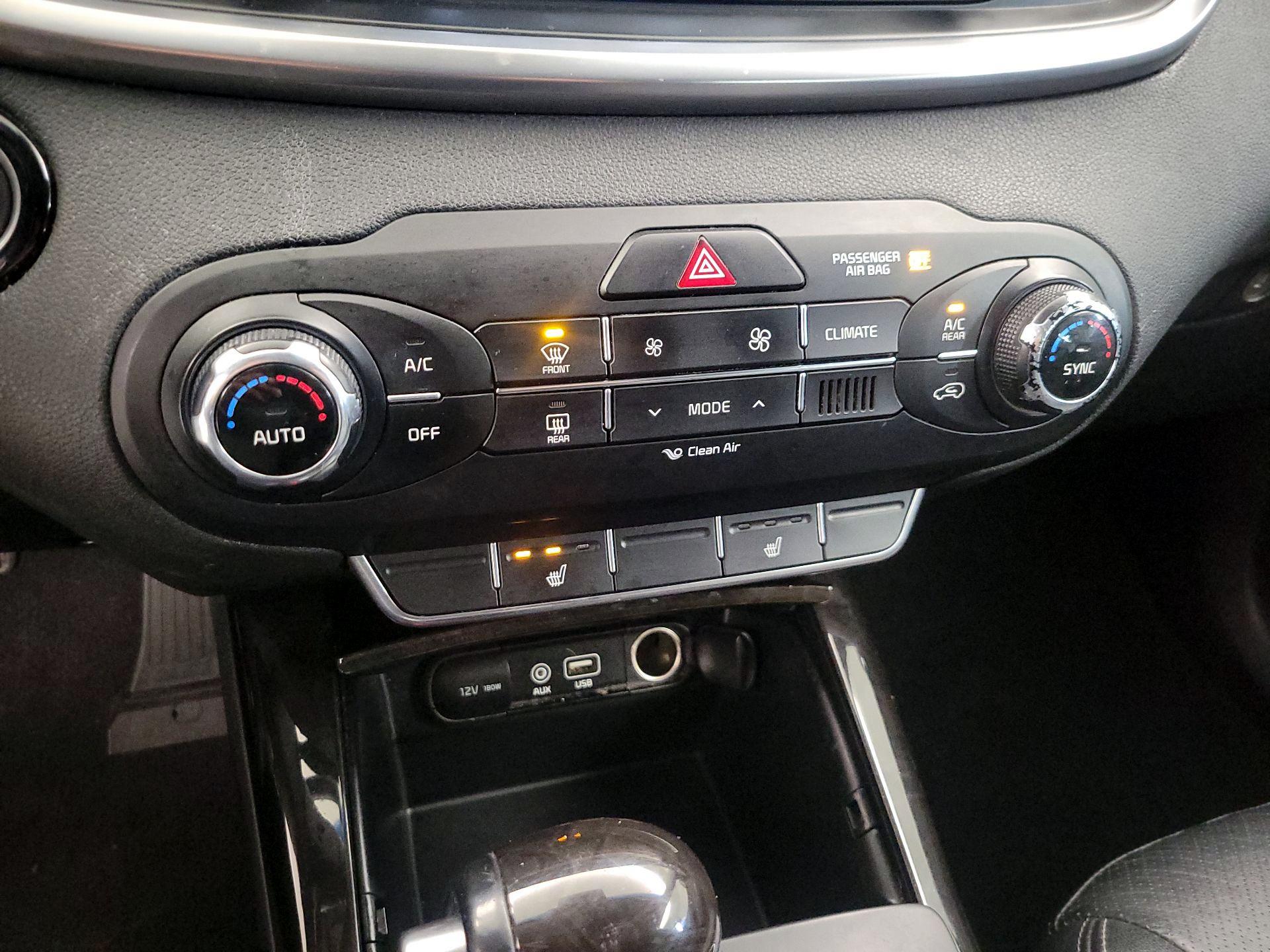 Thumbnail: 2017 Kia Sorento - 16