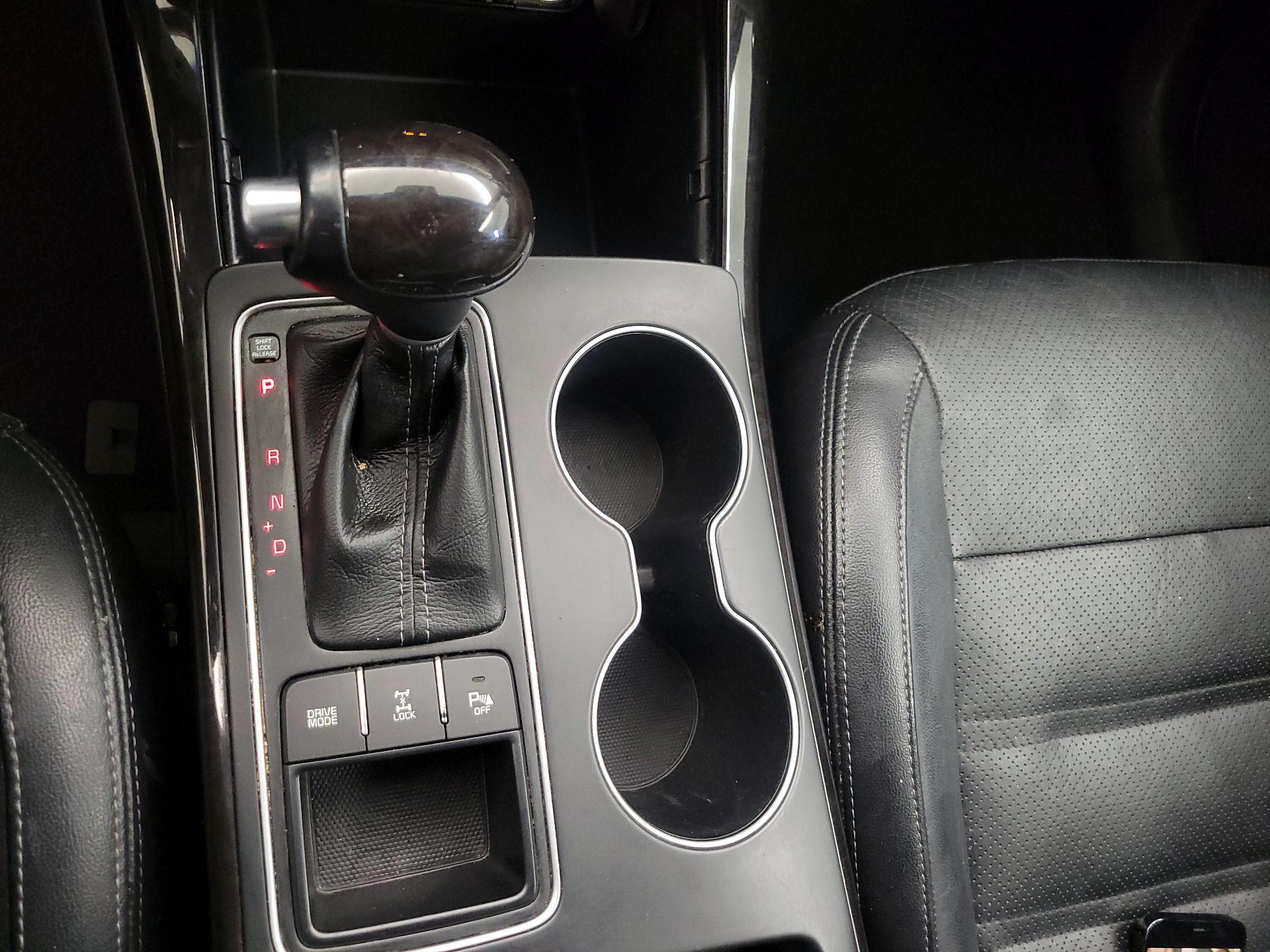 Thumbnail: 2017 Kia Sorento - 17