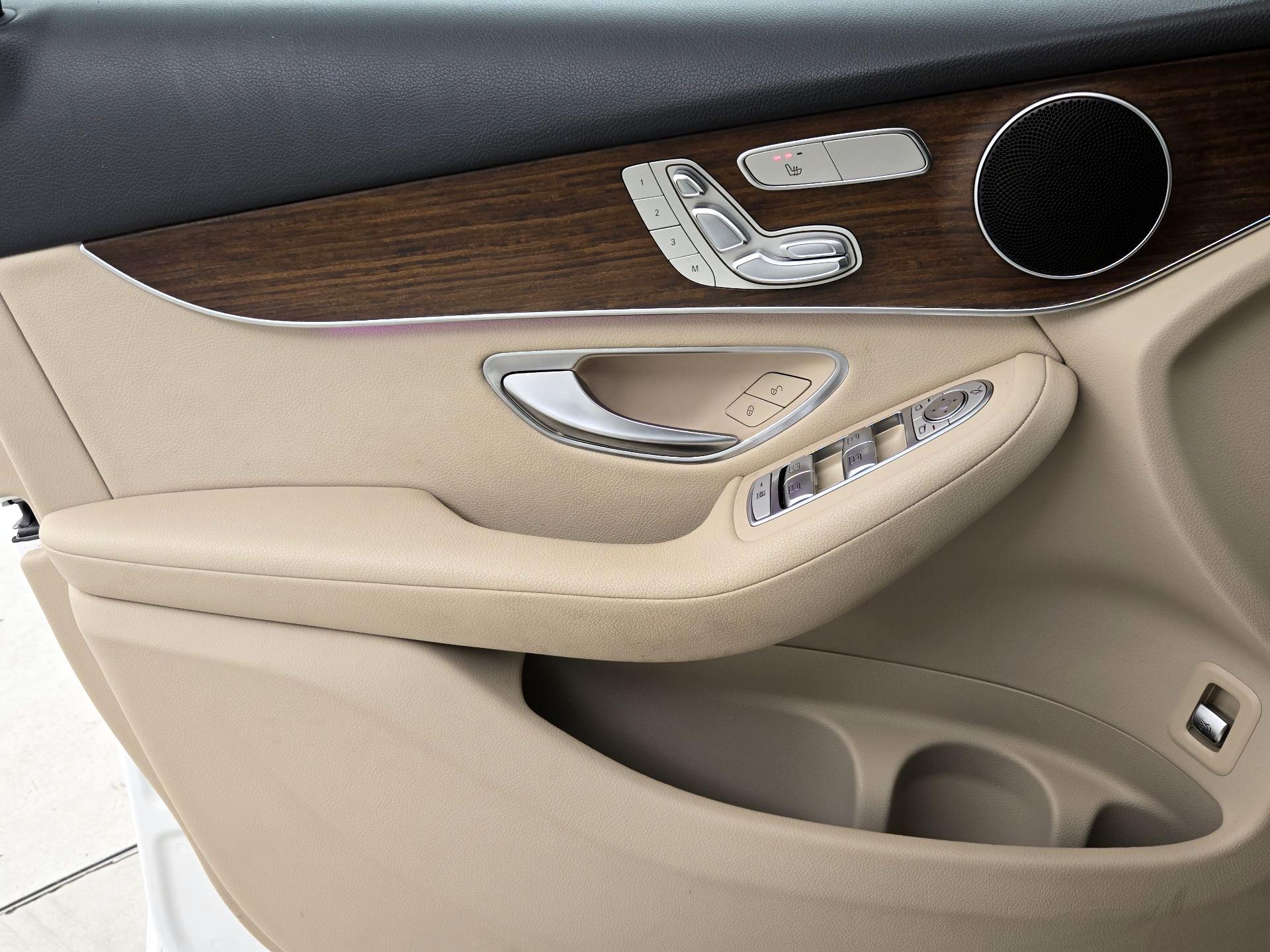 Thumbnail: 2022 Mercedes-Benz GLC - 12