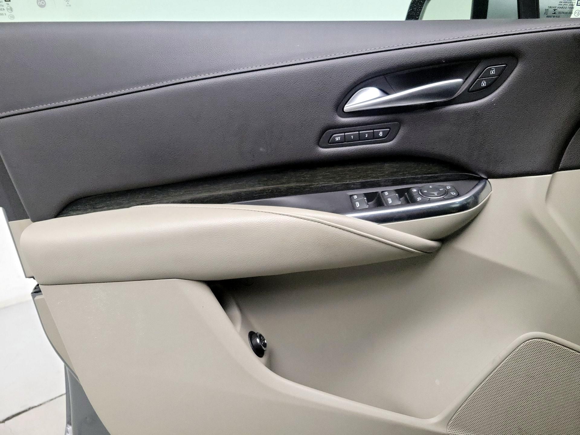 Thumbnail: 2023 Cadillac XT4 - 12