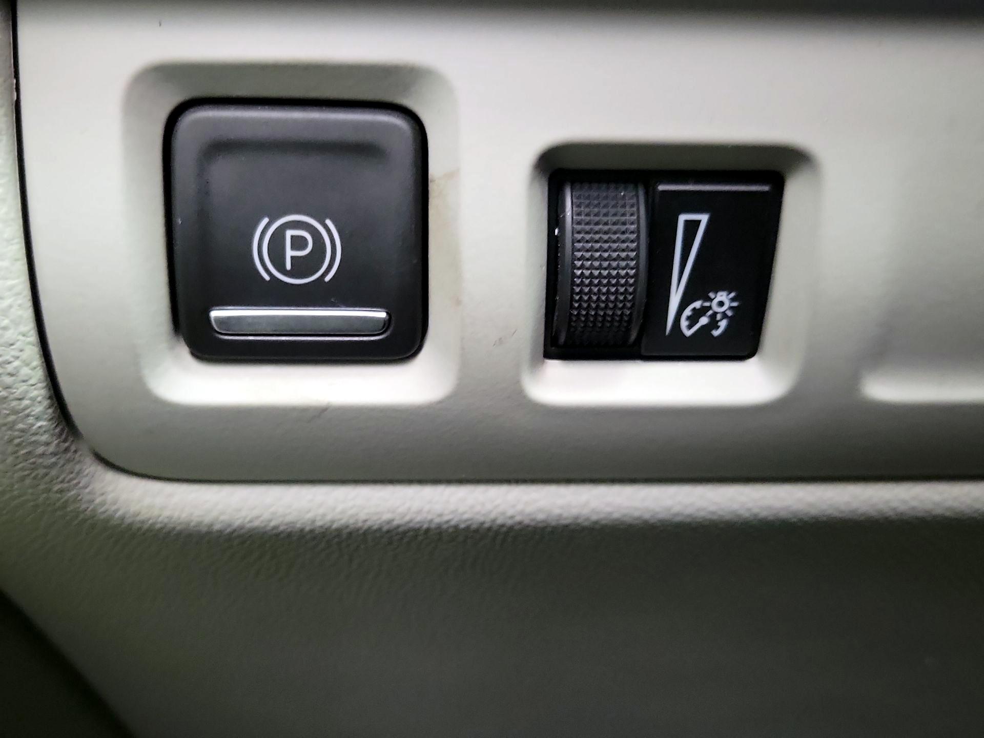 Thumbnail: 2023 Cadillac XT4 - 13