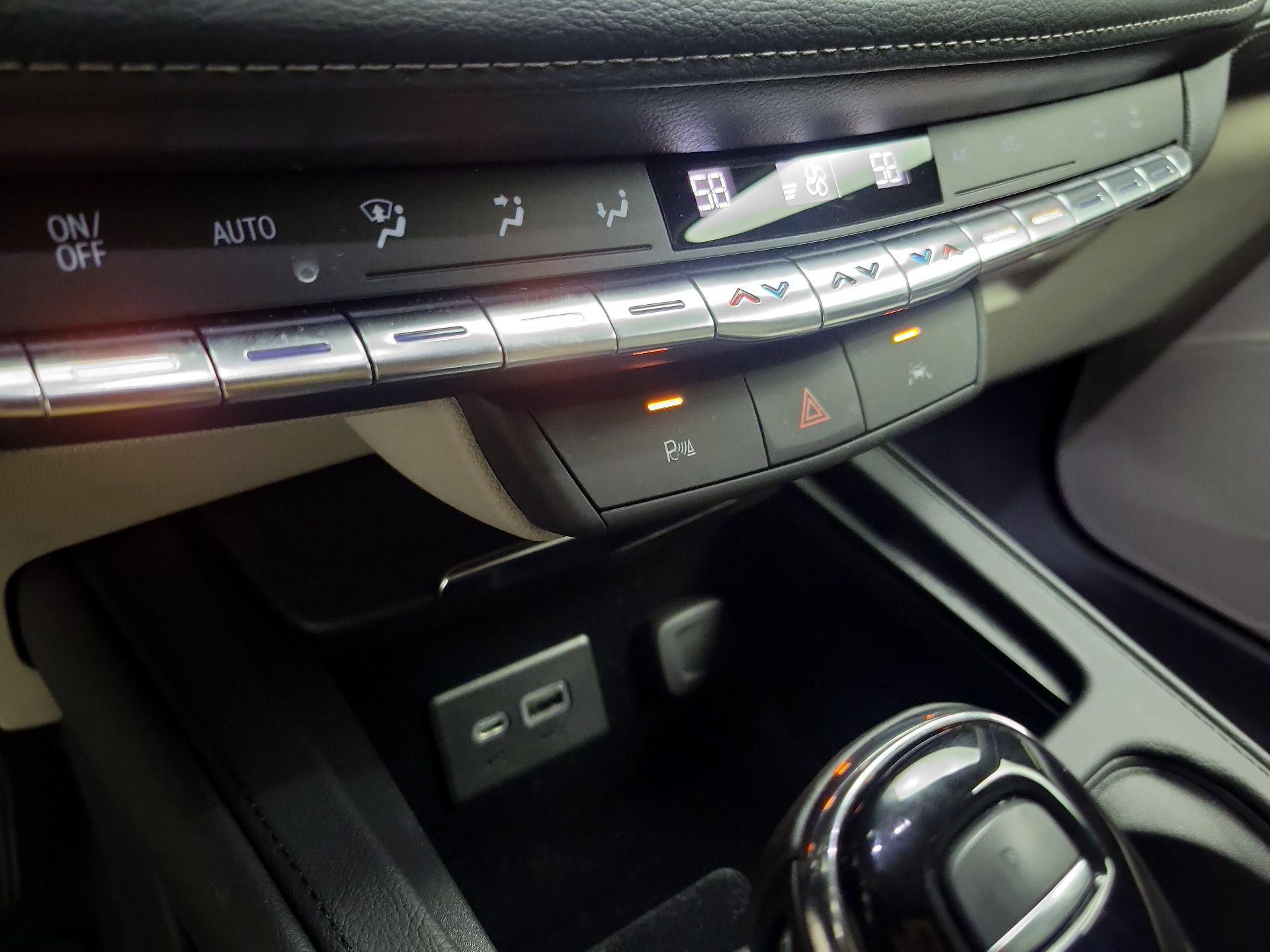 Thumbnail: 2023 Cadillac XT4 - 16