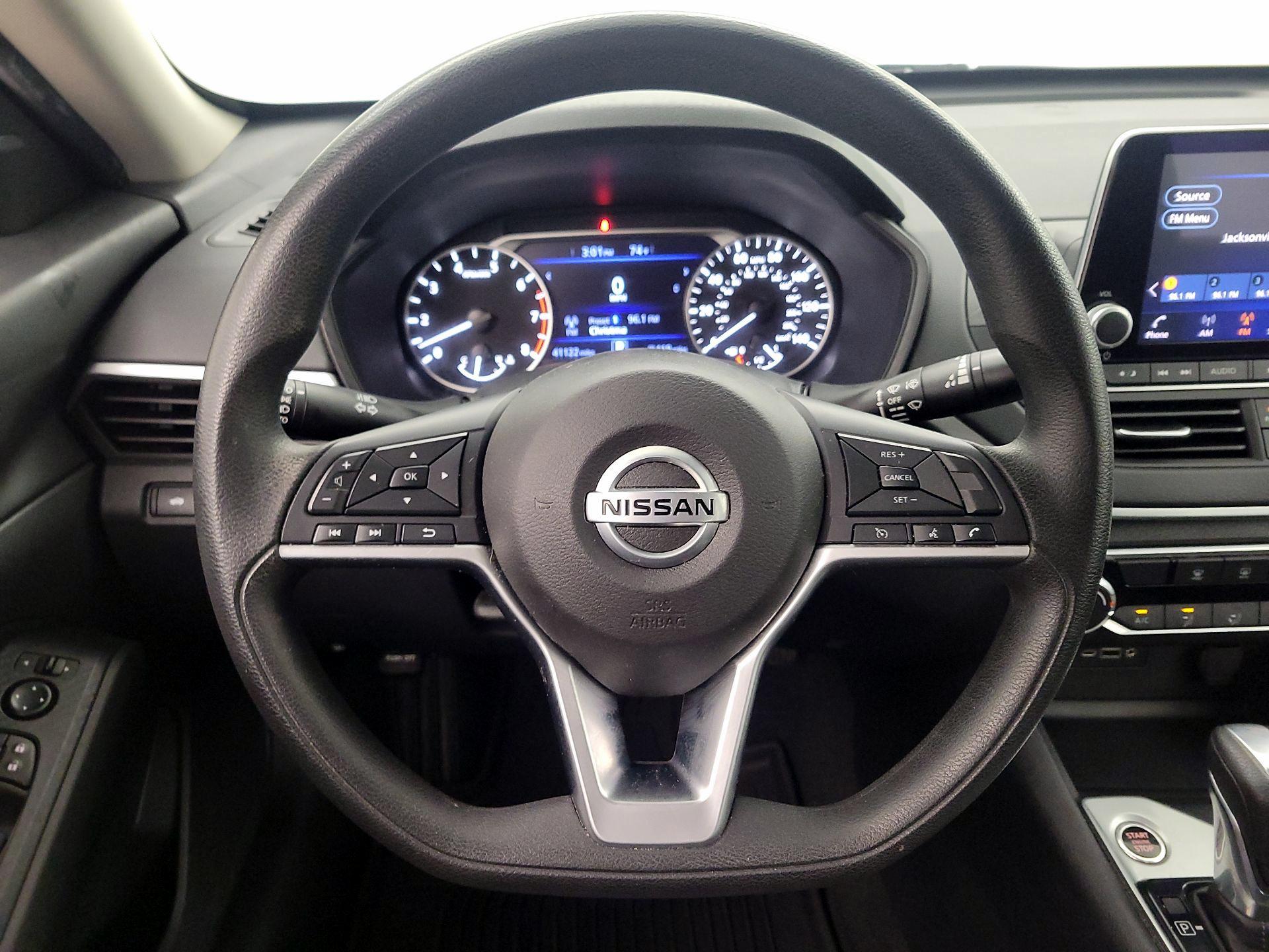 Thumbnail: 2022 Nissan Altima - 10