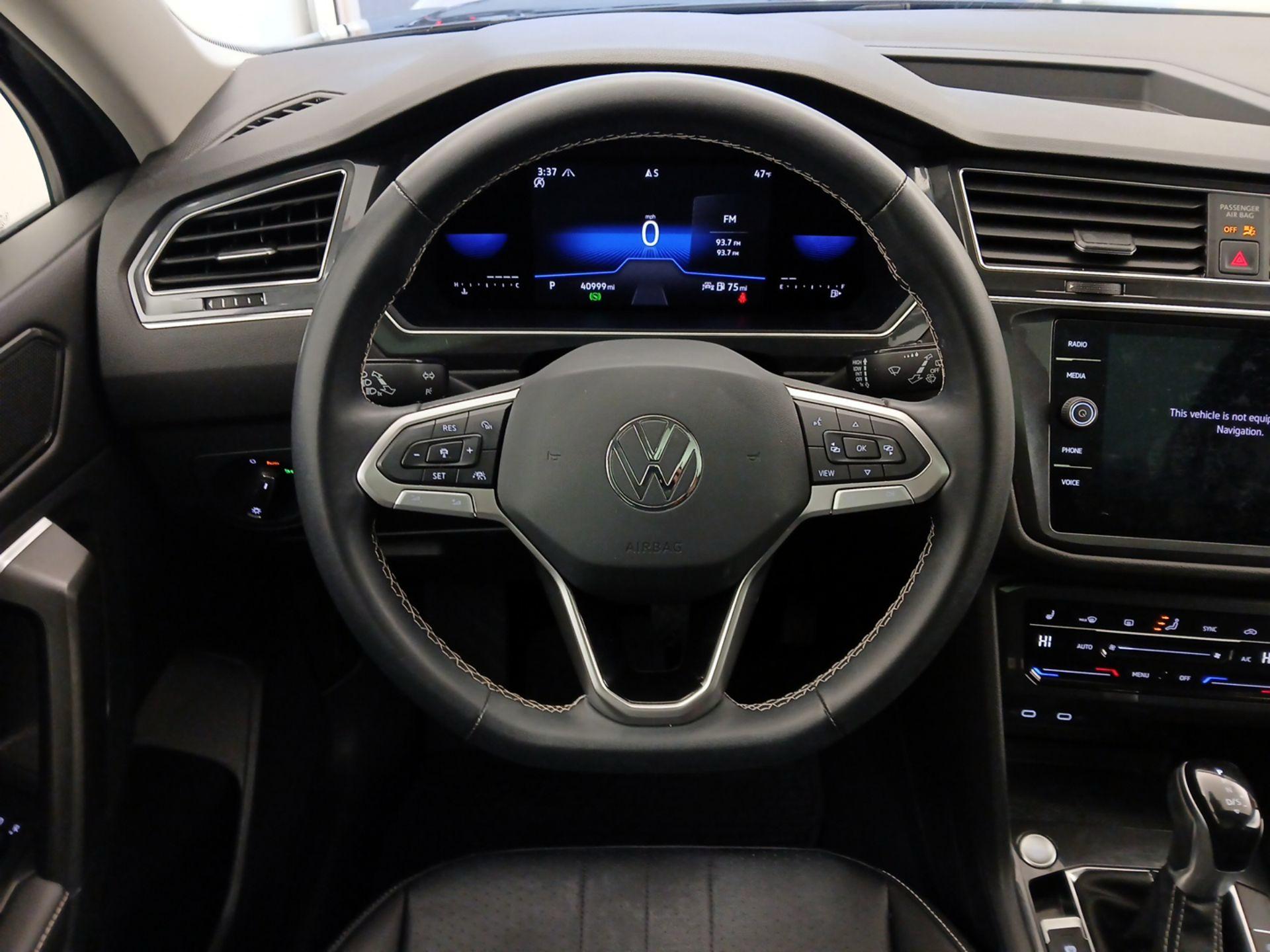 Thumbnail: 2022 Volkswagen Tiguan - 10