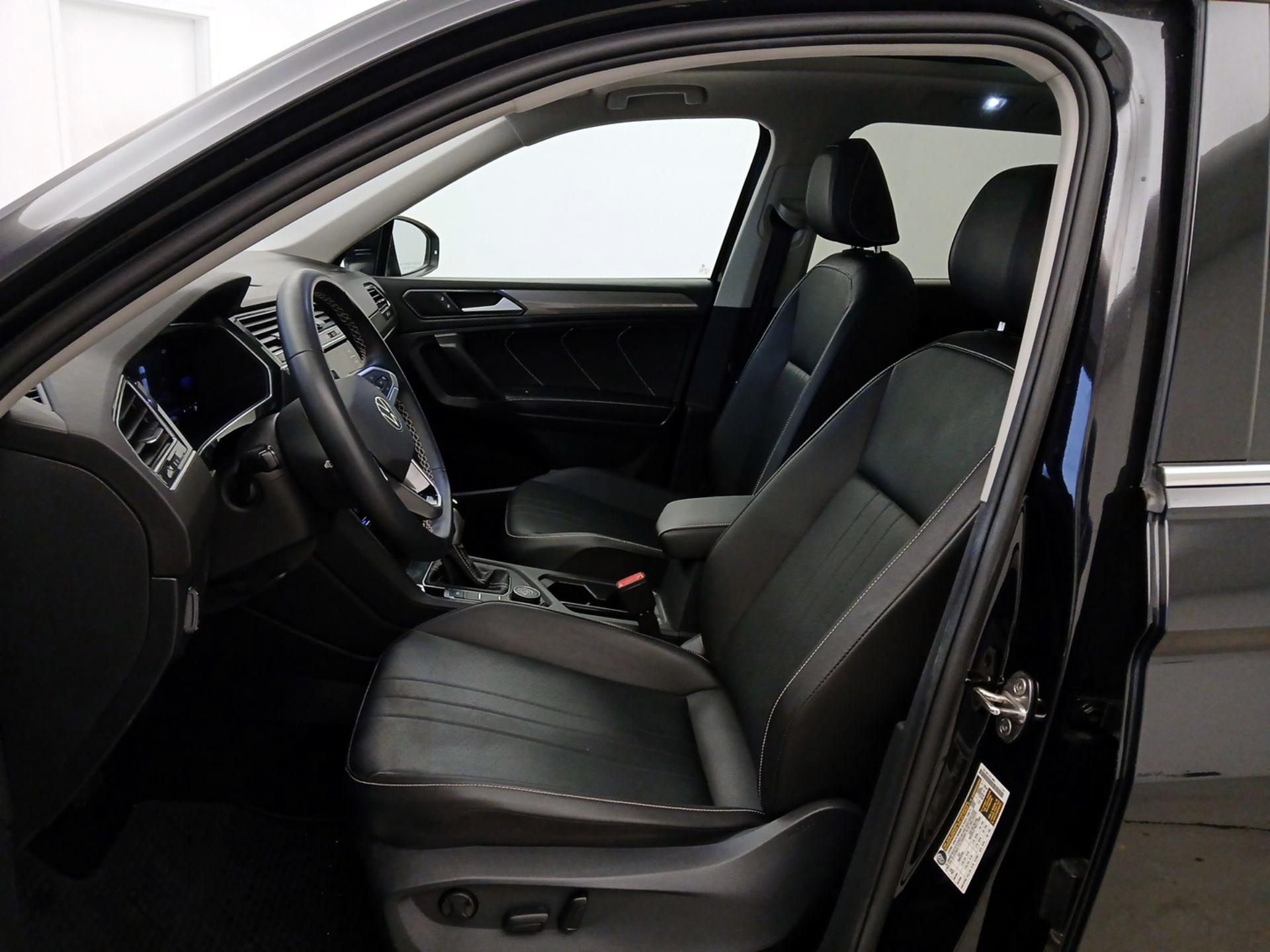 Thumbnail: 2022 Volkswagen Tiguan - 11