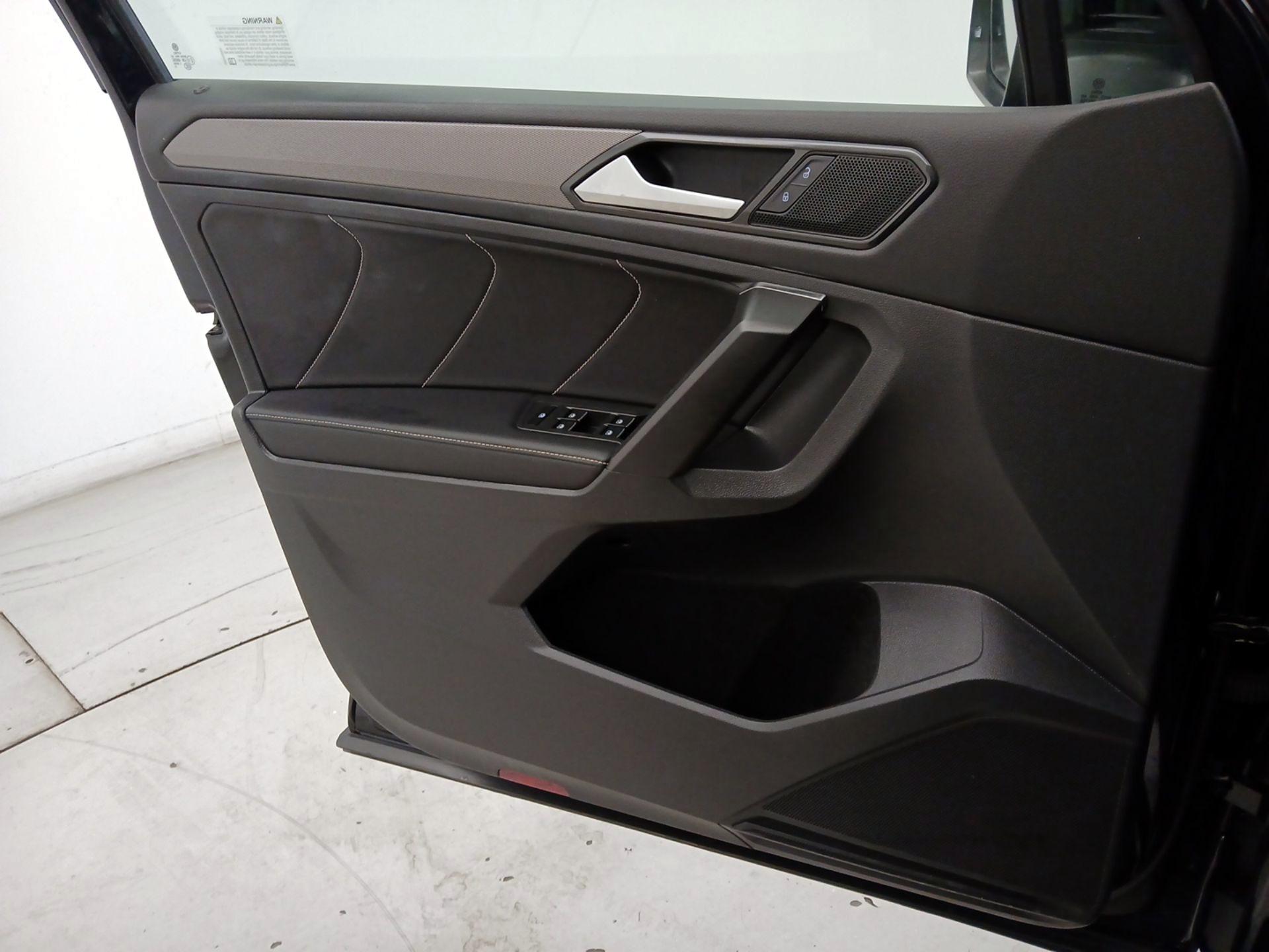 Thumbnail: 2022 Volkswagen Tiguan - 12