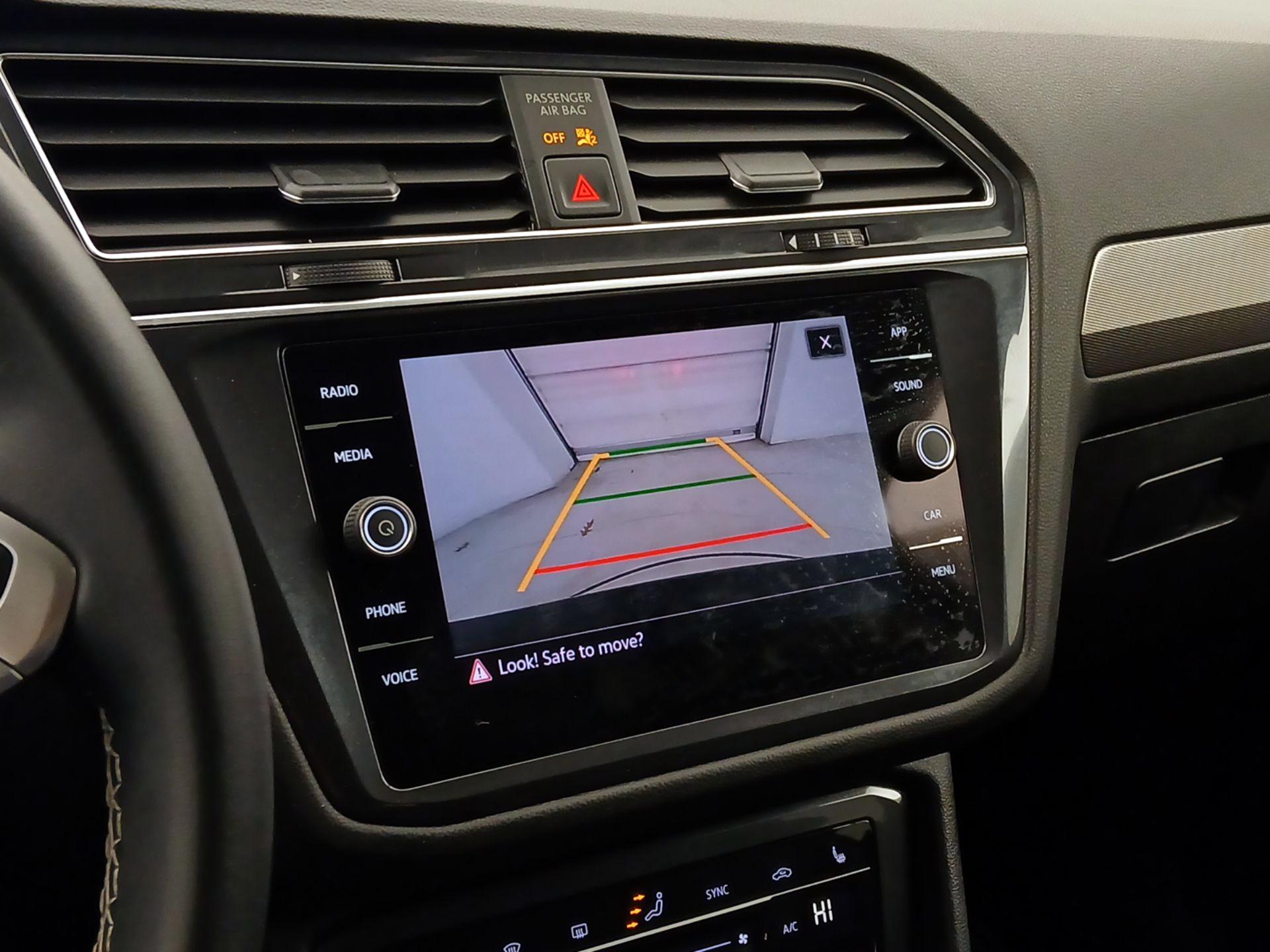 Thumbnail: 2022 Volkswagen Tiguan - 14