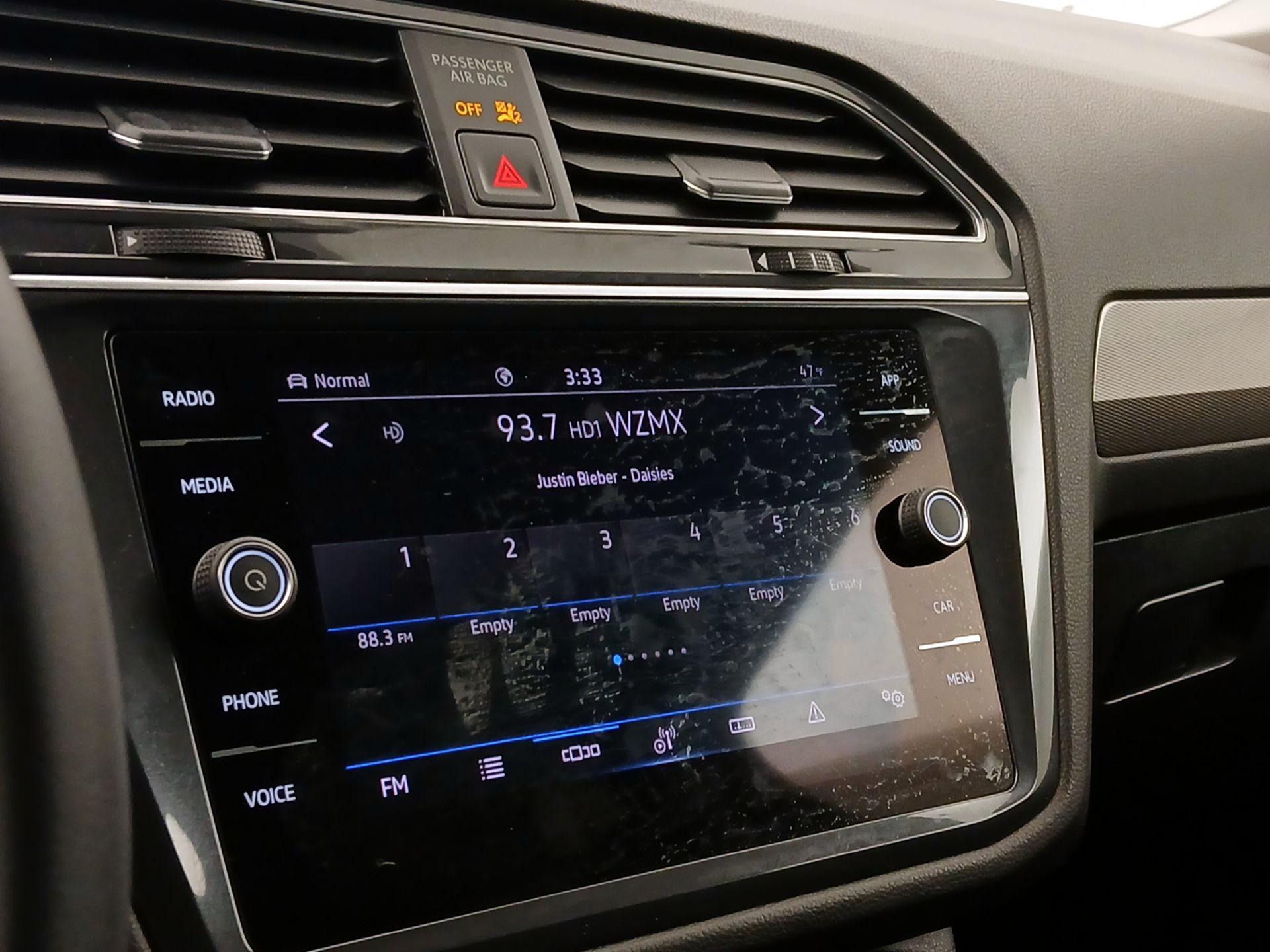 Thumbnail: 2022 Volkswagen Tiguan - 15